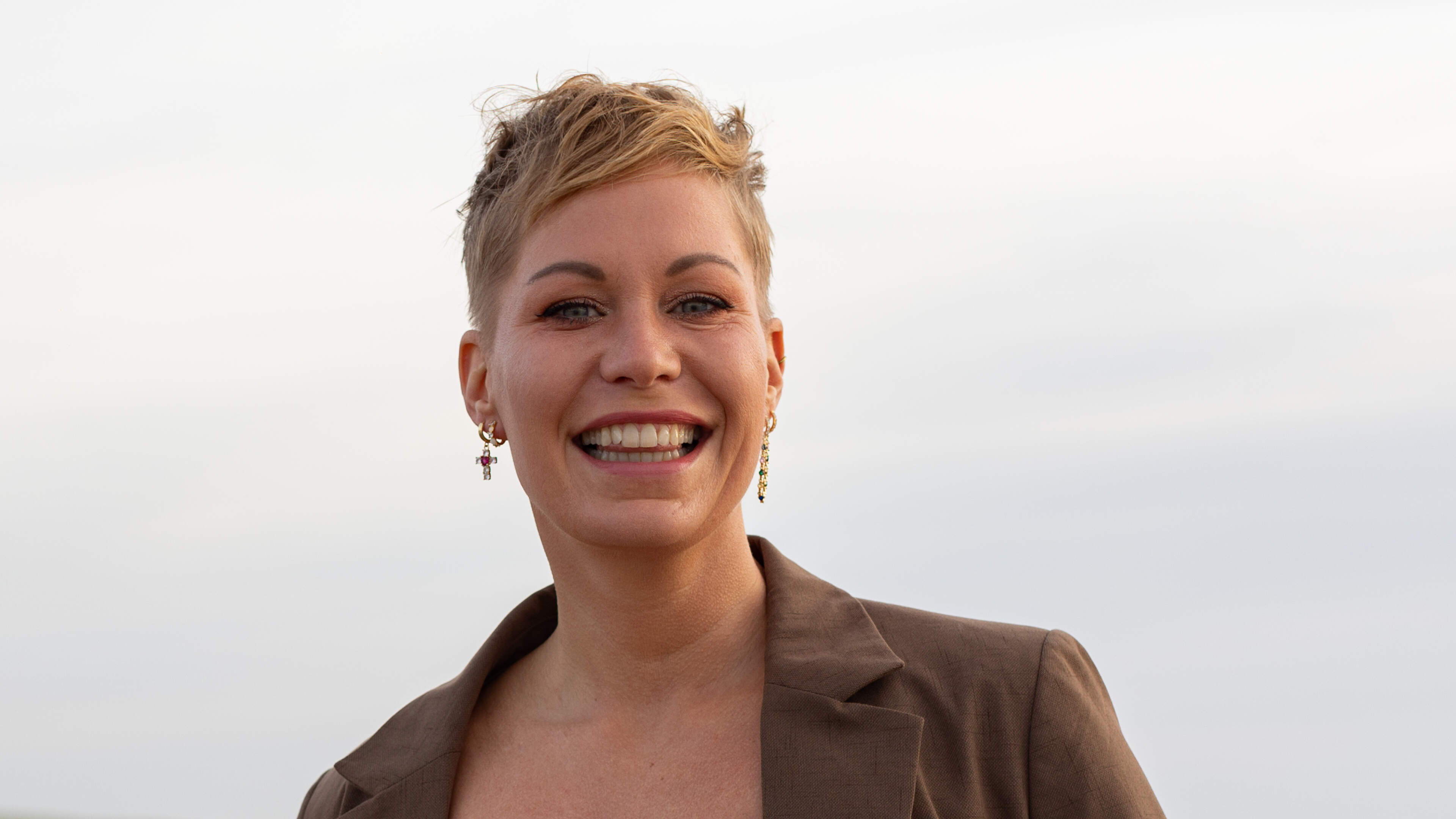 Lianne (38) kreeg borstkanker en gaat nu plat door het leven. ’In het begin miste ik de gezelligheid van mijn borsten’