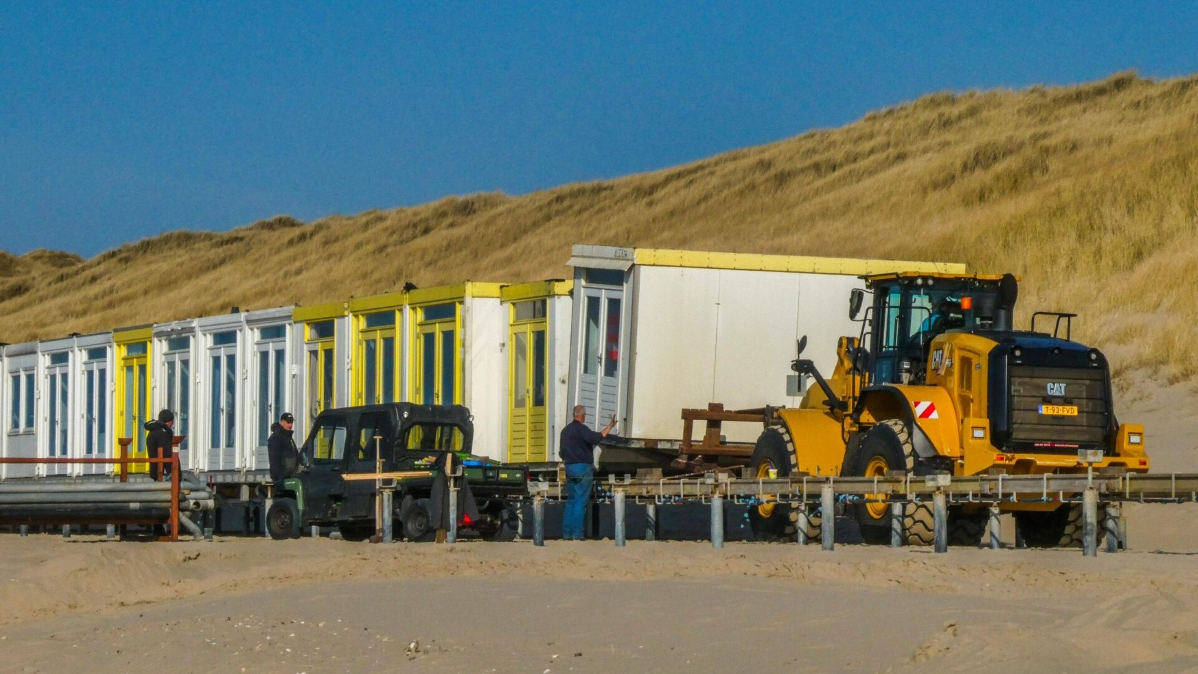 The first beach houses return to Castricum beach