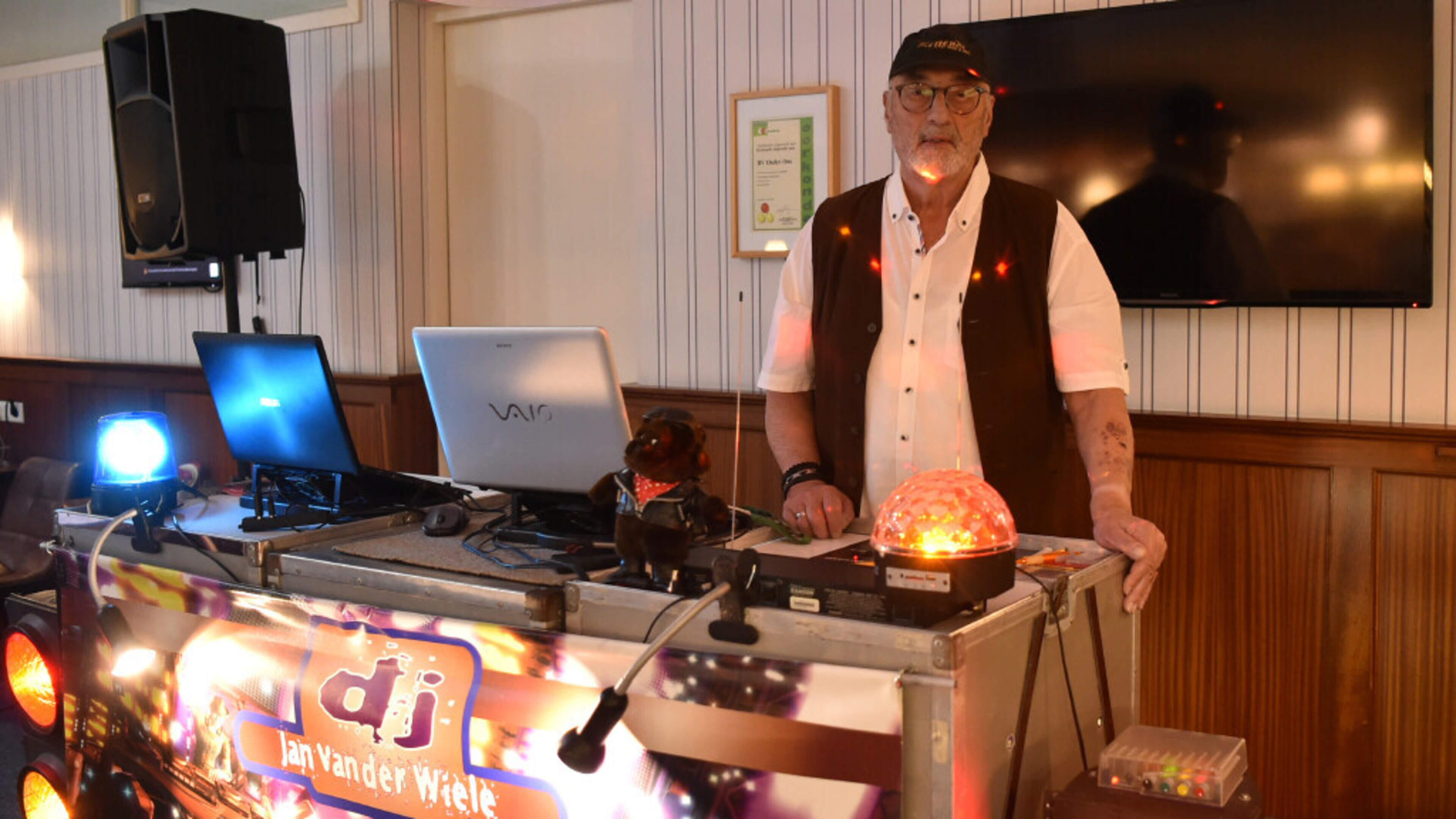 DJ Jan (80): 'As soon as the feet start moving, I know it’s going well'