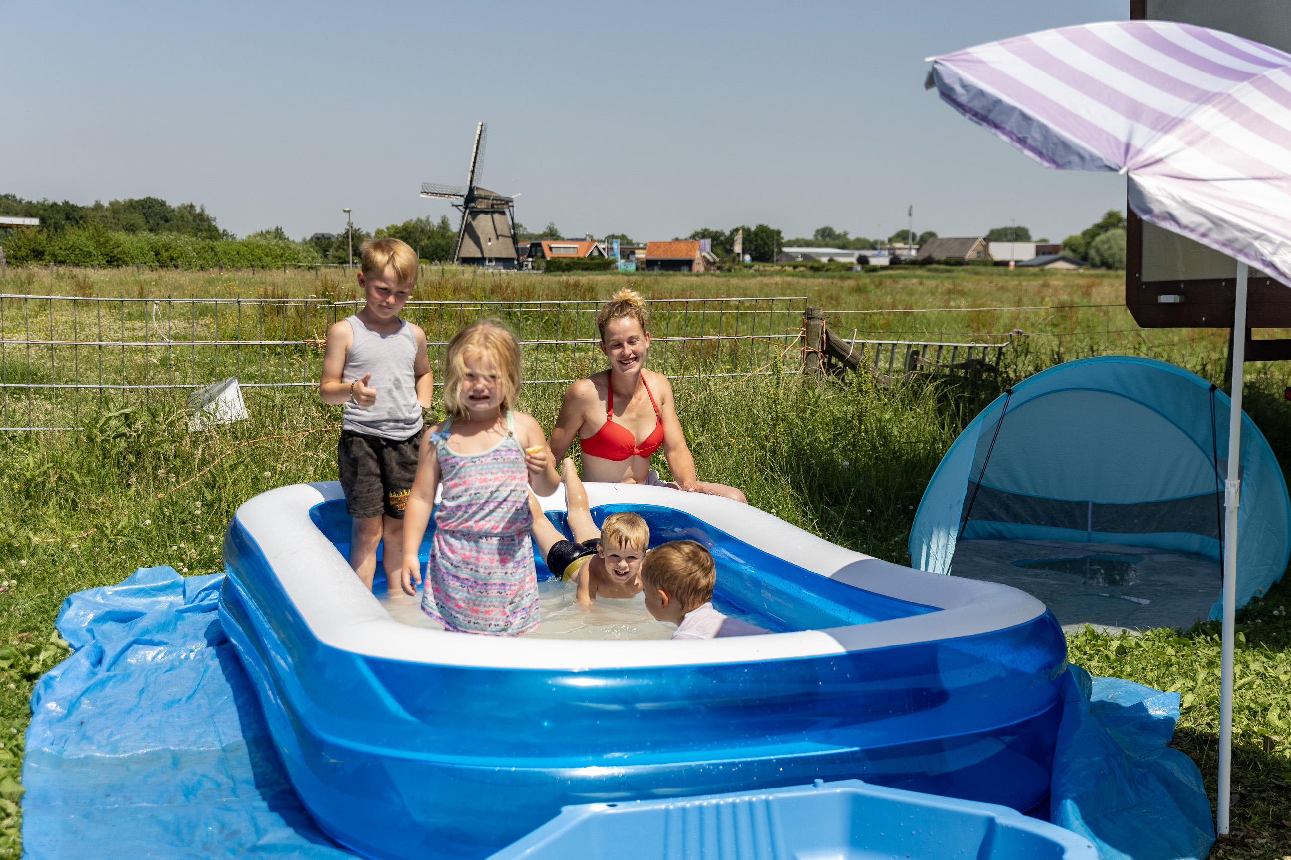 Amber (28) from Heemskerk battles the heat with Circus Barani in Uitgeest: 'It only gets hot for me at the top'