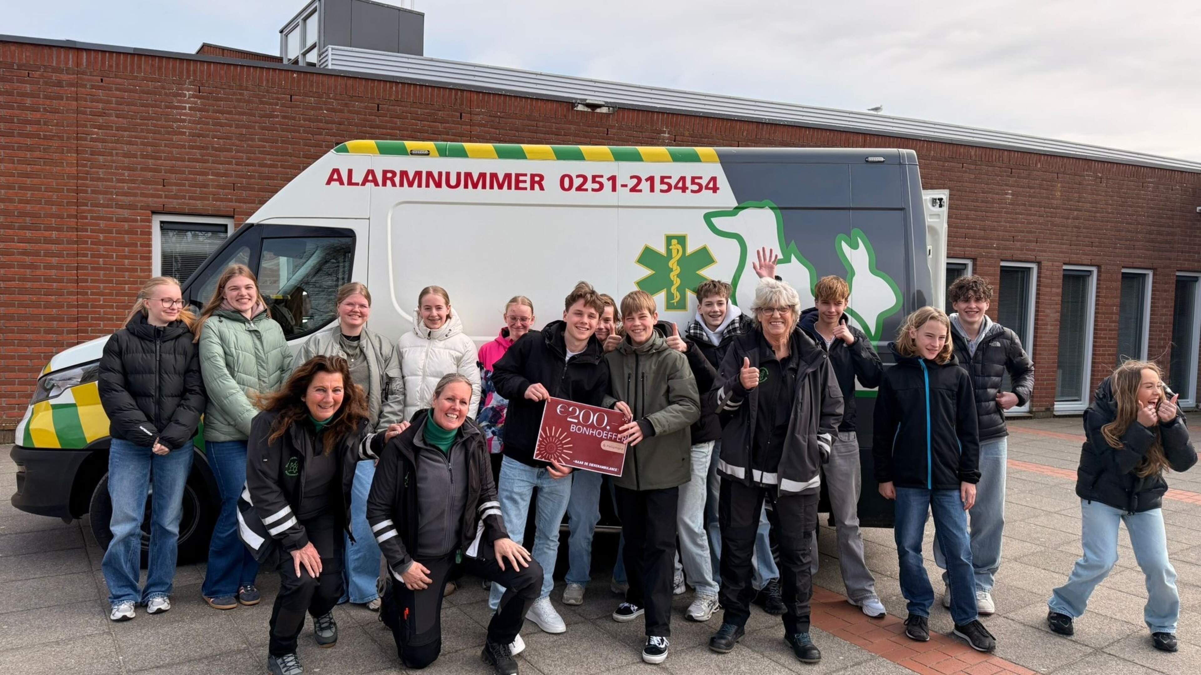 Making sandwiches for the animal ambulance: Bonhoeffer College raises 200 euros