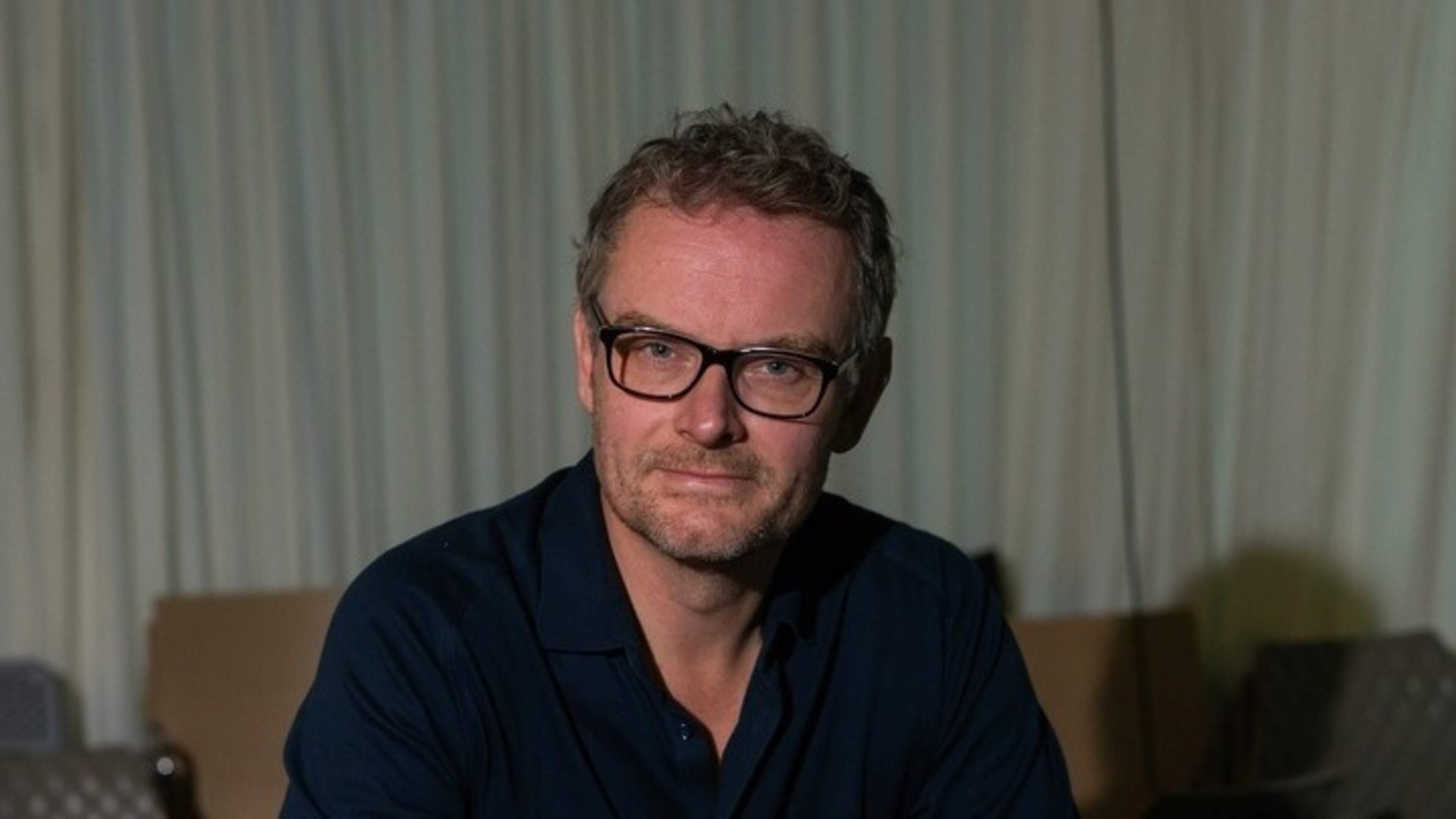 Comedian 'rejected' in Castricum finds new venue in Uitgeest: 'Freedom of speech is a great asset'