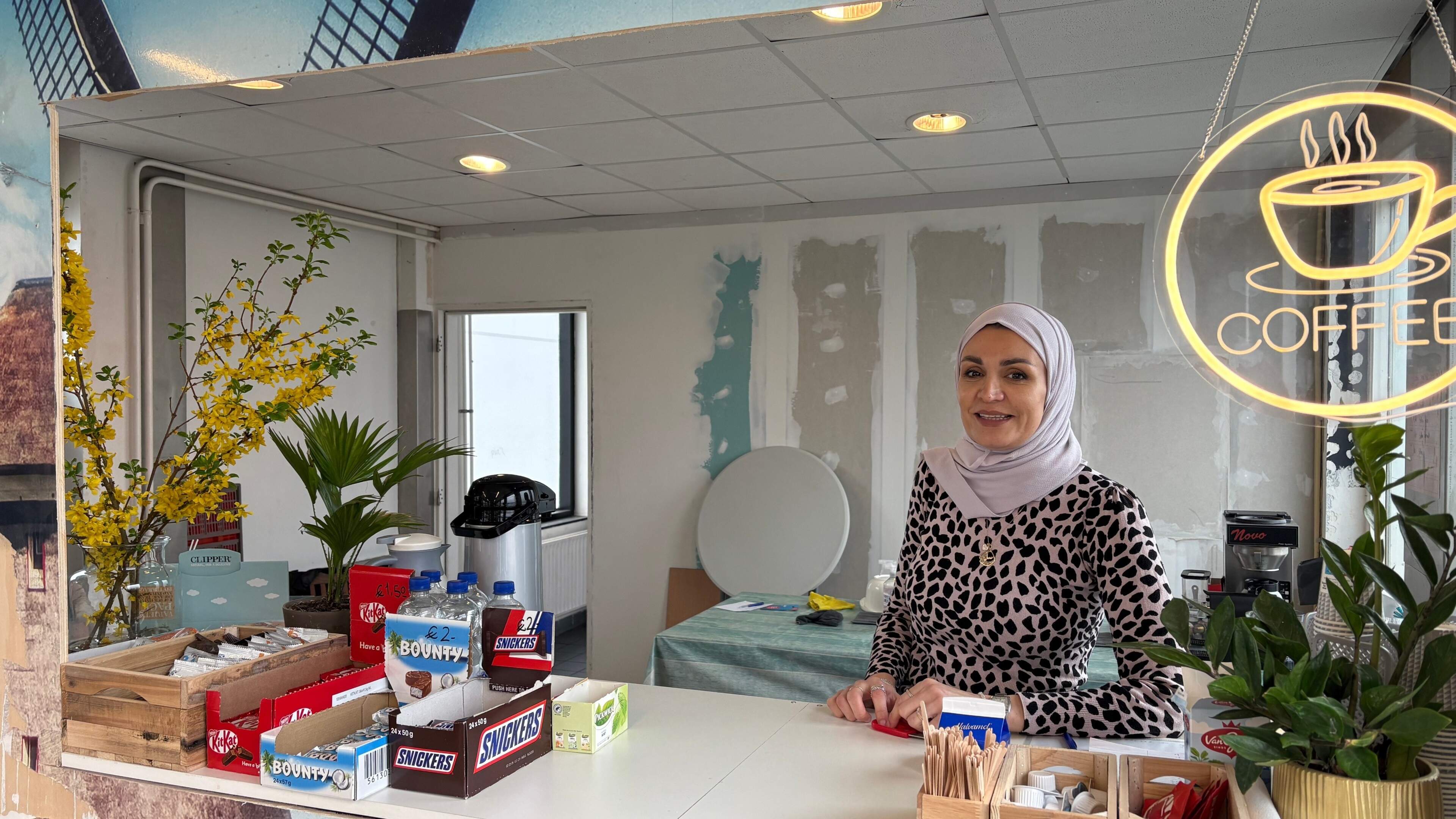 Salwa seeks Dutch-speaking volunteers for Uitgeest station coffee bar: 'A good morning starts after coffee'