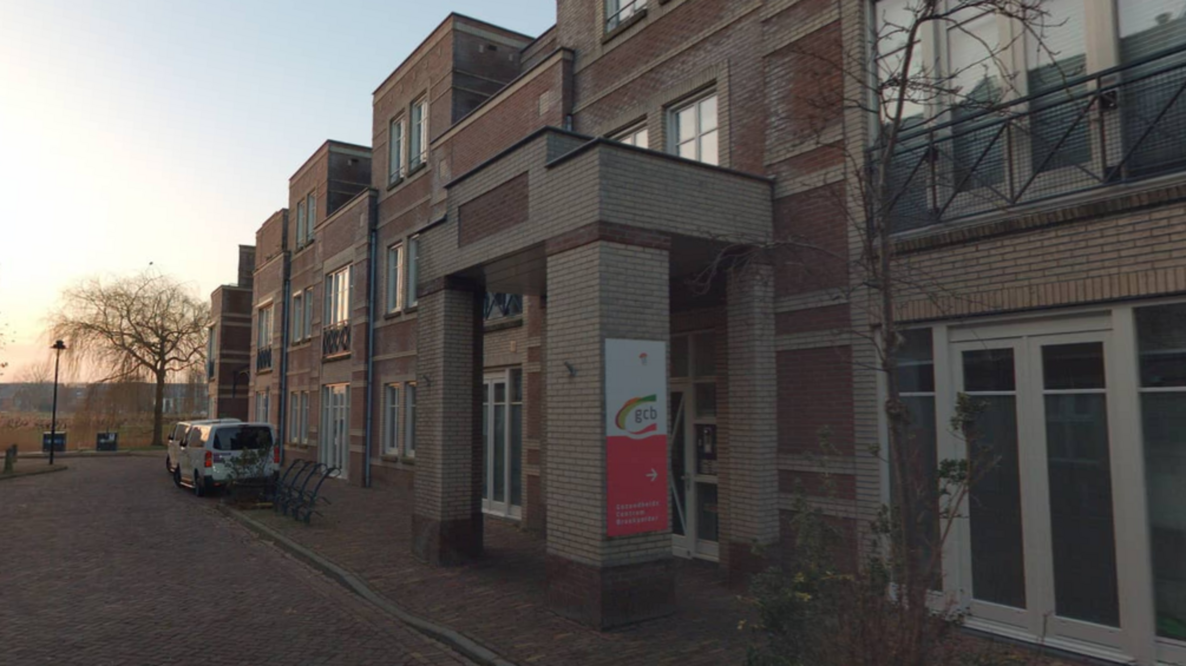 Vitality market at Broekpolder Health Center anniversary: 'Real Housewife of Amsterdam' explains importance of healthy gums