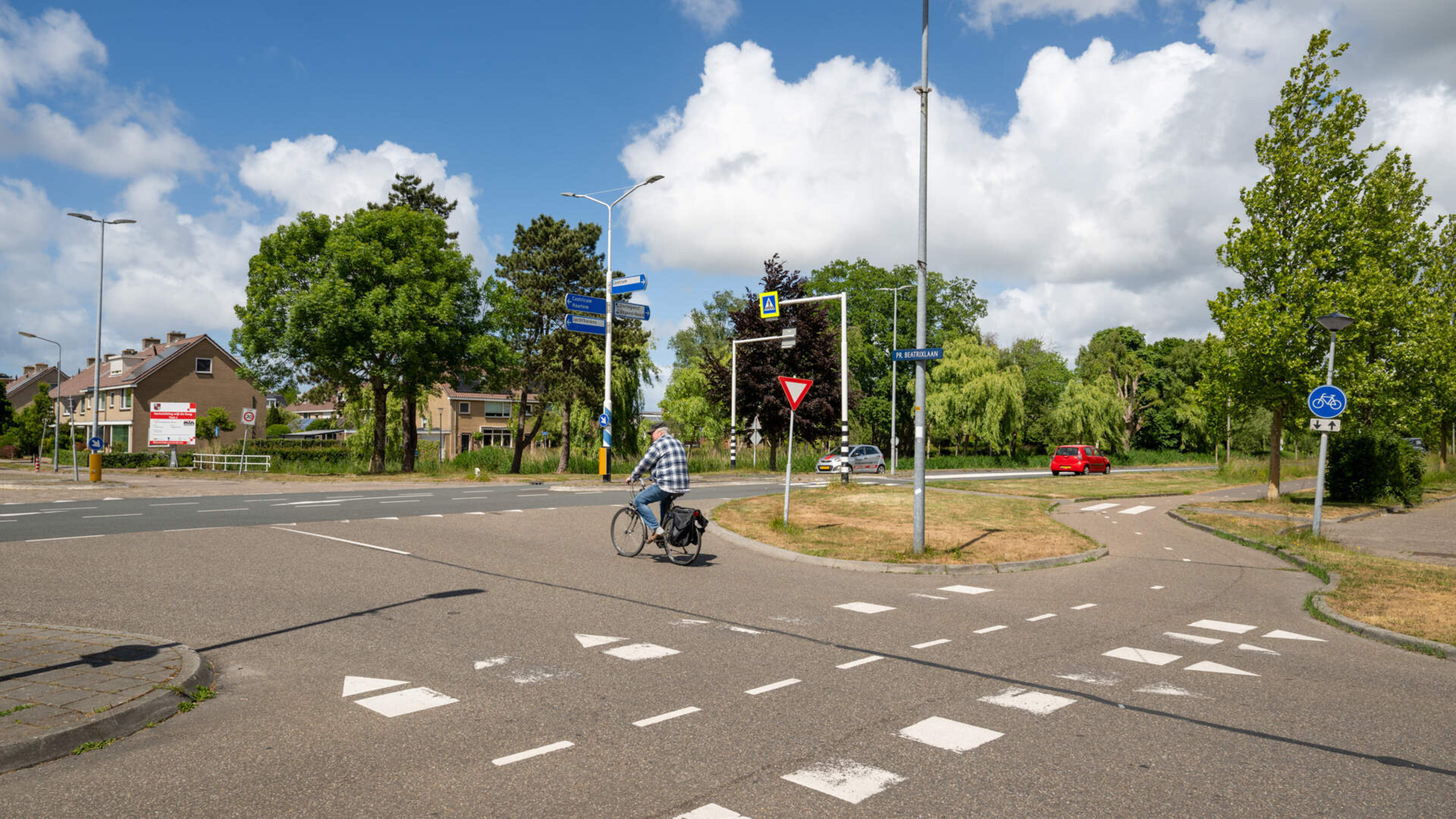 Closures and diversions: Roadworks on Geesterweg-Prinses Beatrixlaan ahead of roundabout construction