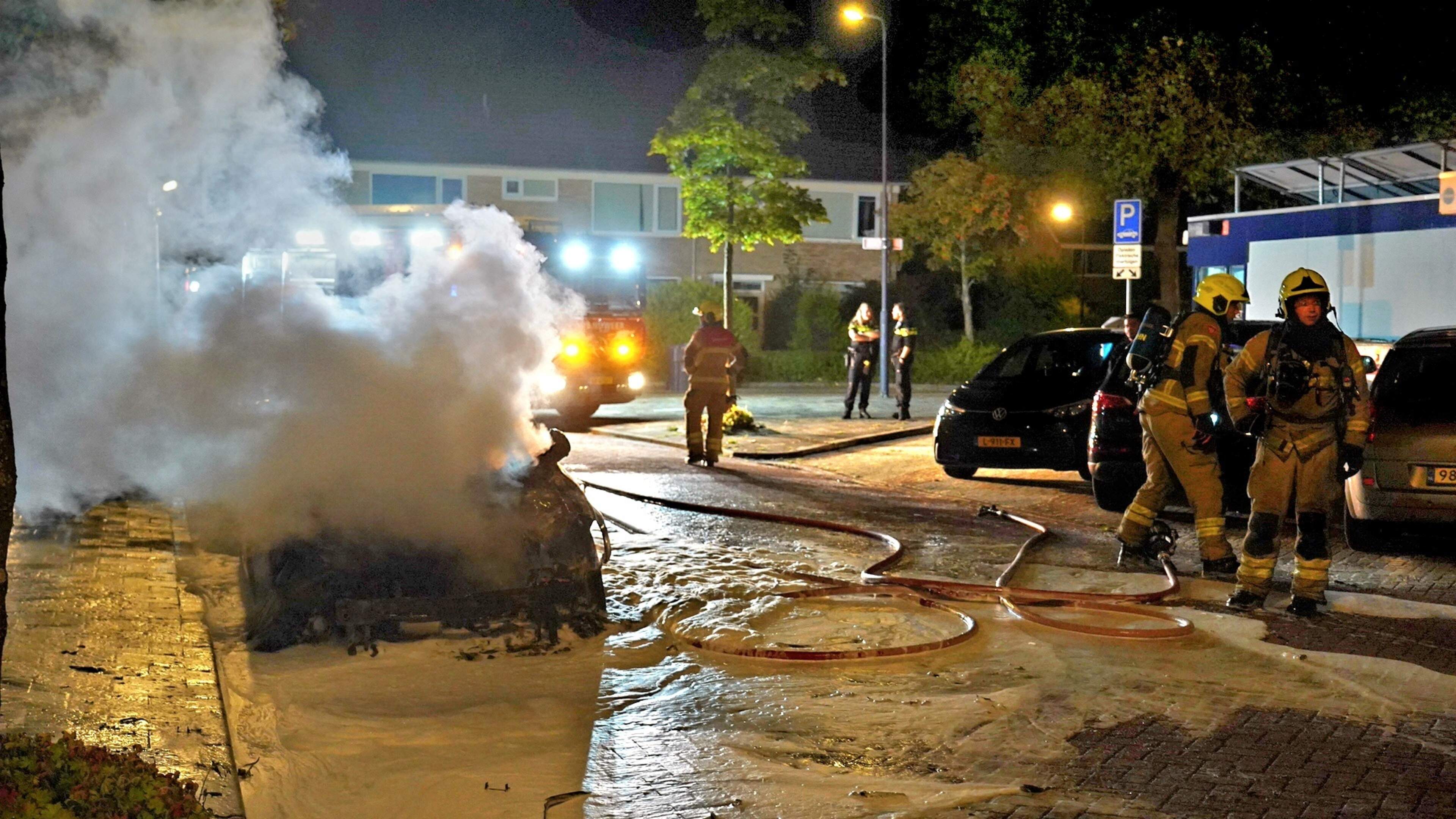 Auto volledig verwoest door brand in Heerhugowaard