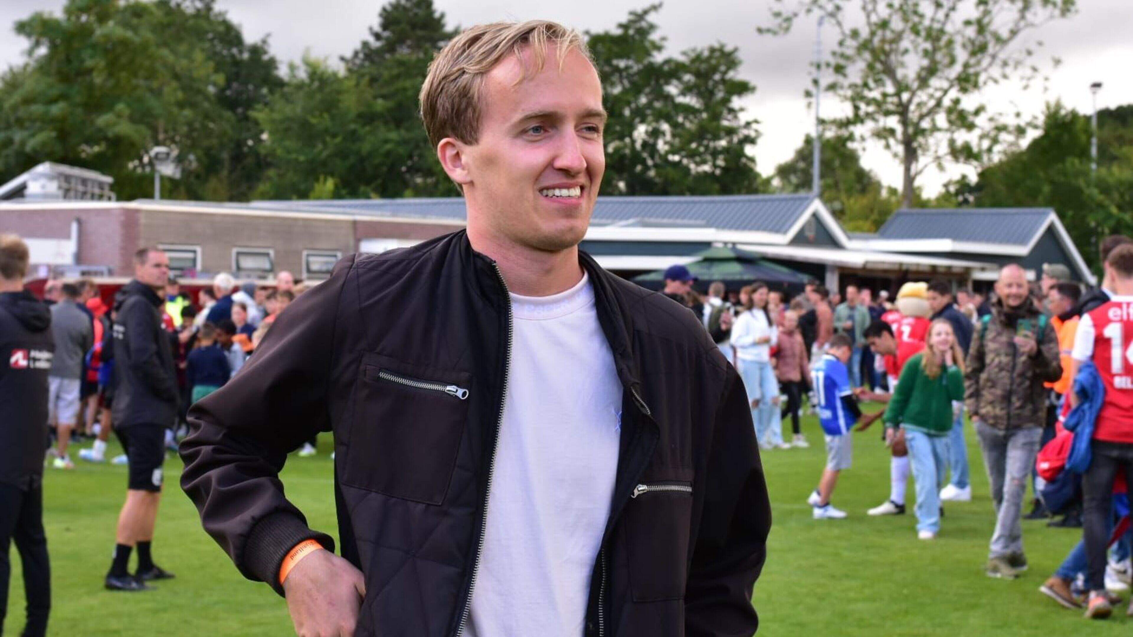 Voetbaljournalist Cas Broxterman schrijft boek over succes van ‘zijn’ VV Dirkshorn. ‘Je kunt het ver
