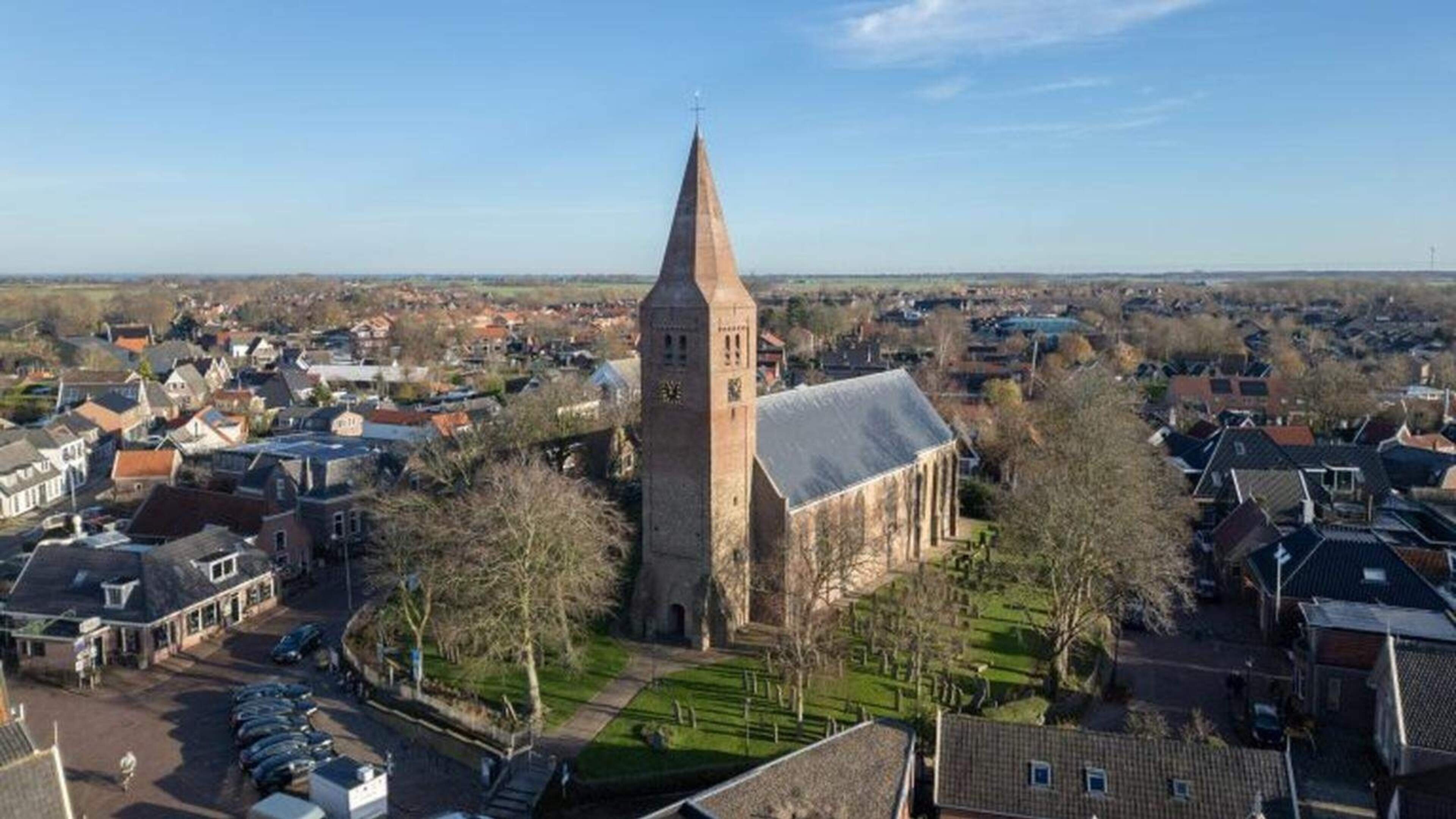 Plan voor jongerencentrum in katholiek kerkgebouw. Ook terugloop middenstand punt van aandacht bij d