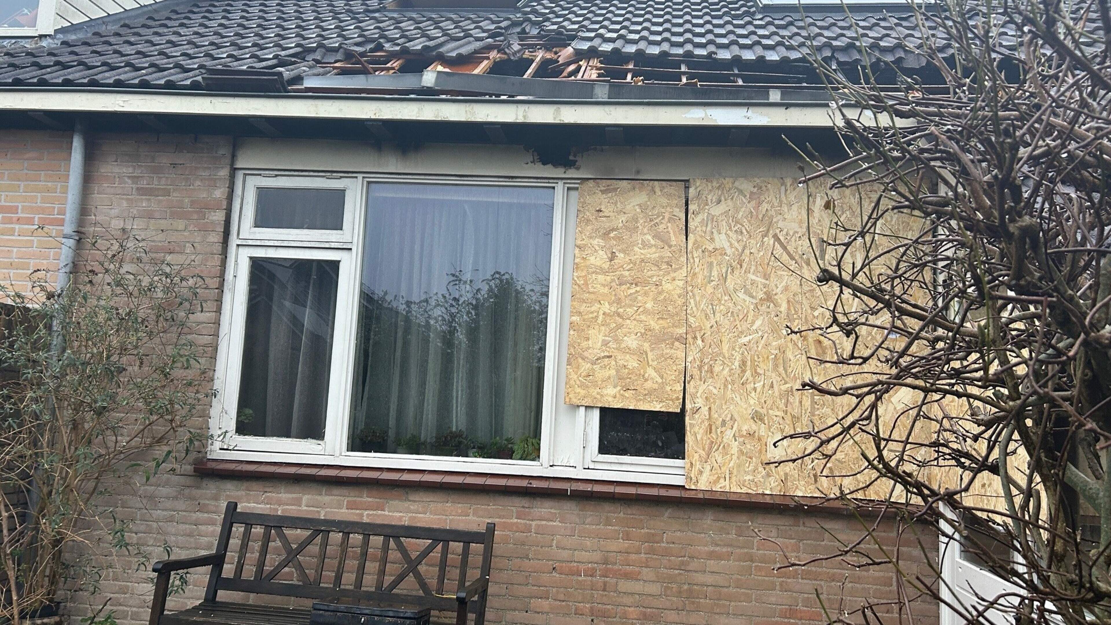 Huis onbewoonbaar vlak voor kerst. ’Bam!’ hoorden we, en toen vloog het keukenraam eruit’