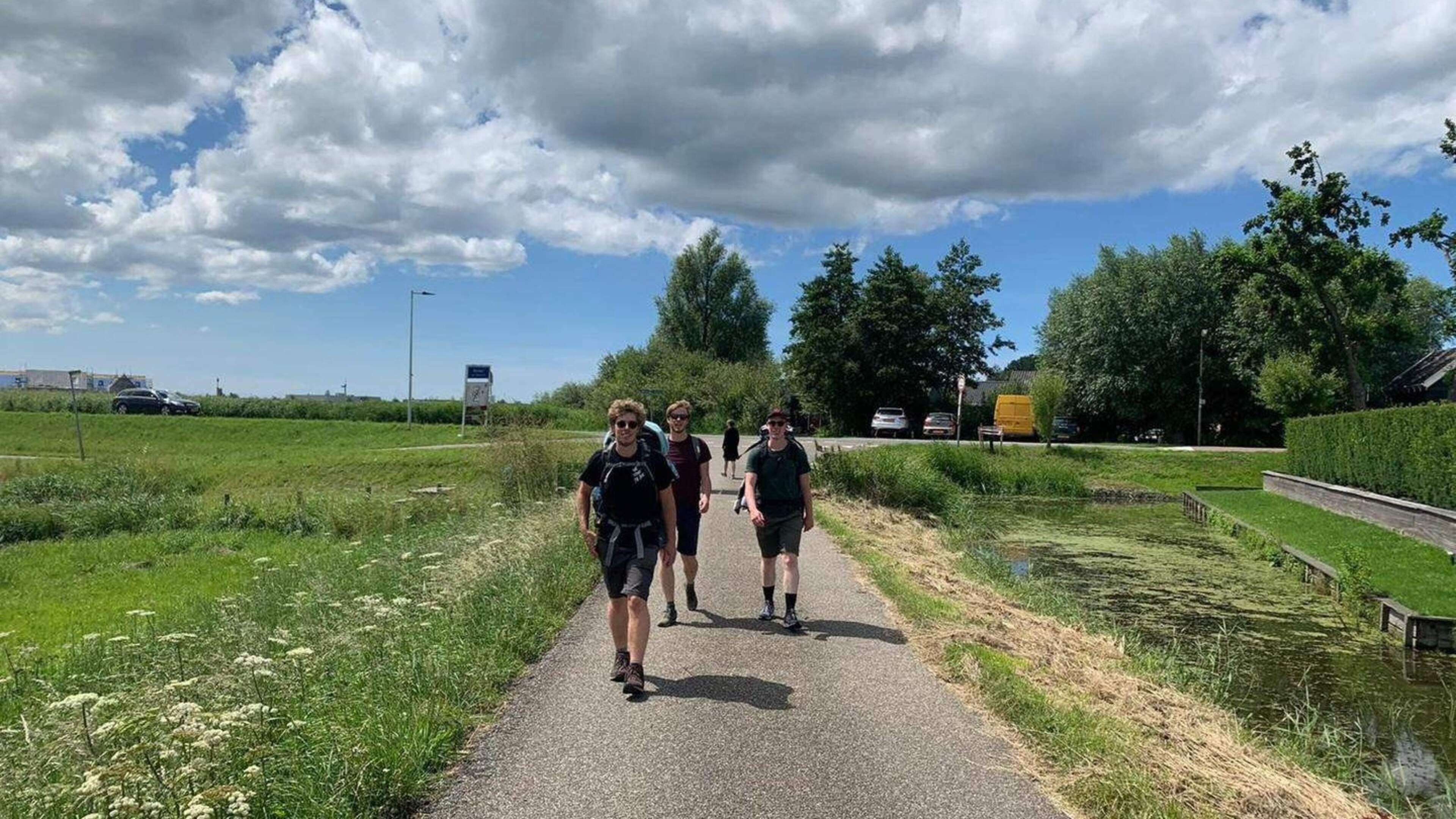 Tuitjenhorners wandelen ruim tweeduizend euro bij elkaar voor dorpsgenoot met McArdle