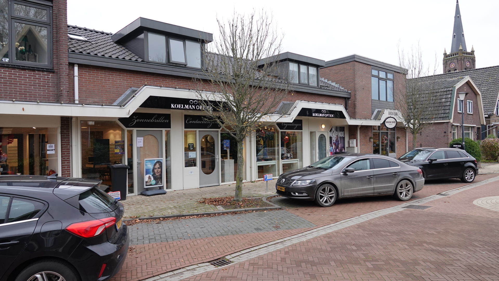 Man die vermoedelijk twee keer in korte tijd inbrak bij opticien in Obdam wordt nog steeds gezocht