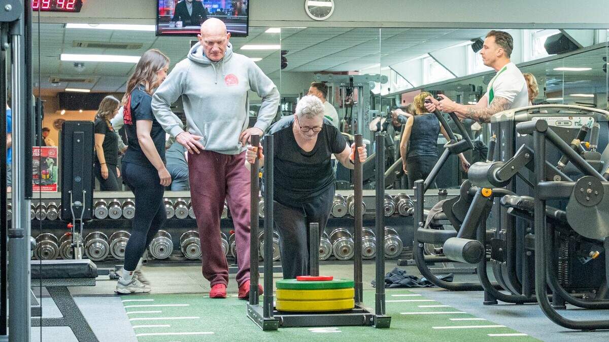 Beverly Gym Hoorn sport 24 uur voor Pisa: Henny duwt 84 kilo!