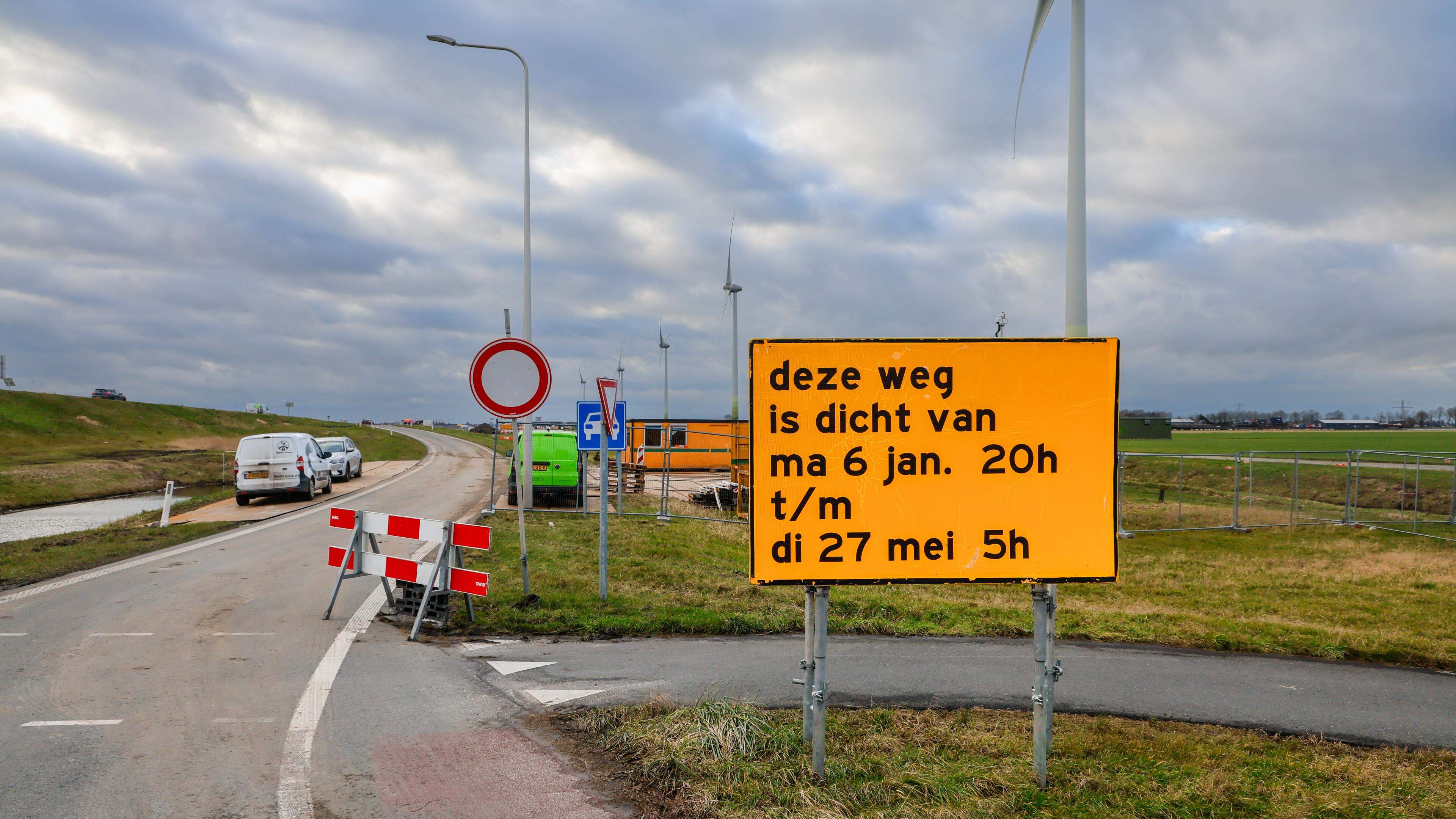 Preventieve werkzaamheden aan ruwwaterleiding zorgen voor lange afsluiting toerit Westfrisiaweg in Z