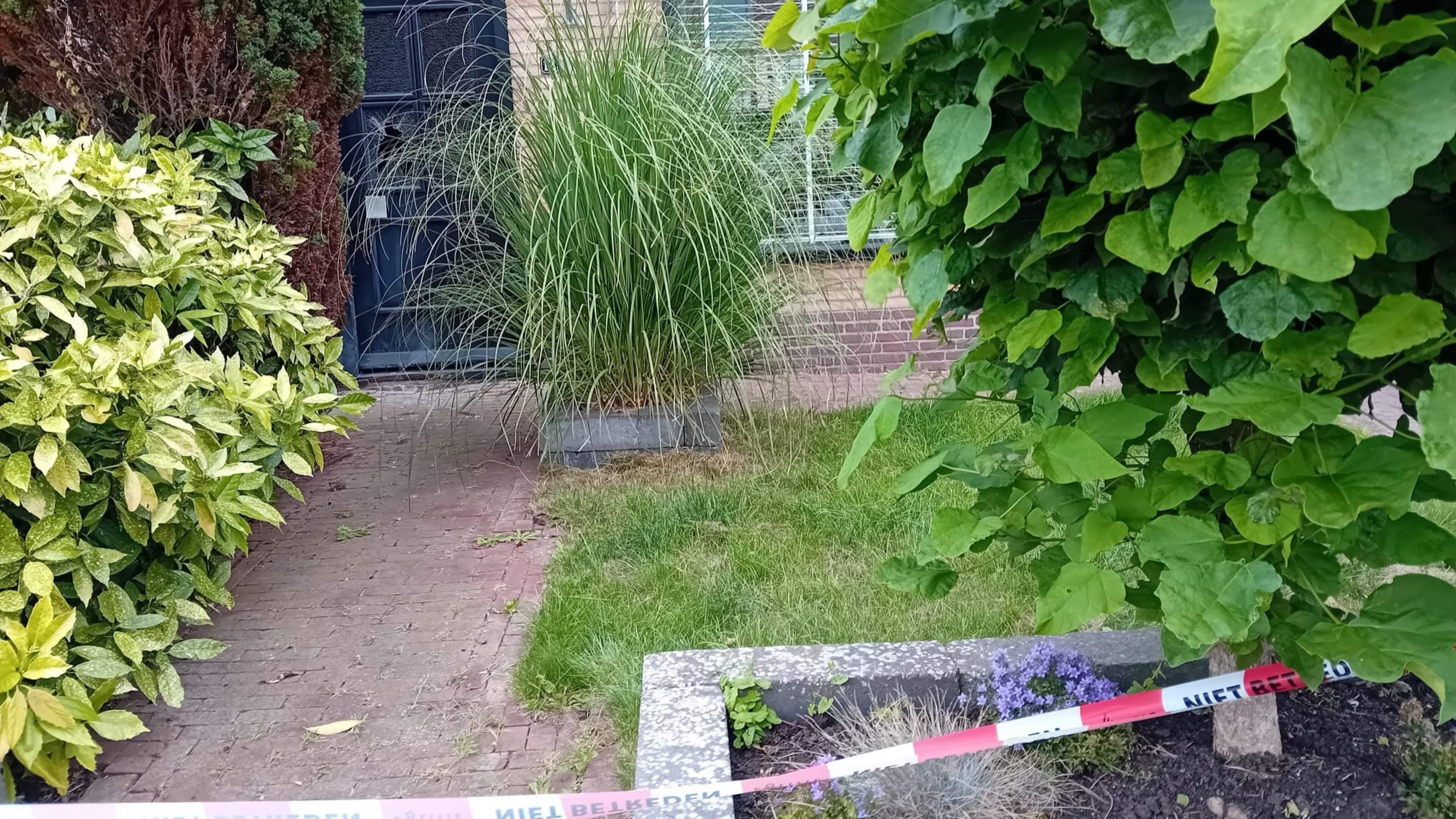 Explosie door vermoedelijk zwaar vuurwerk bij woning in De Goorn [Update]