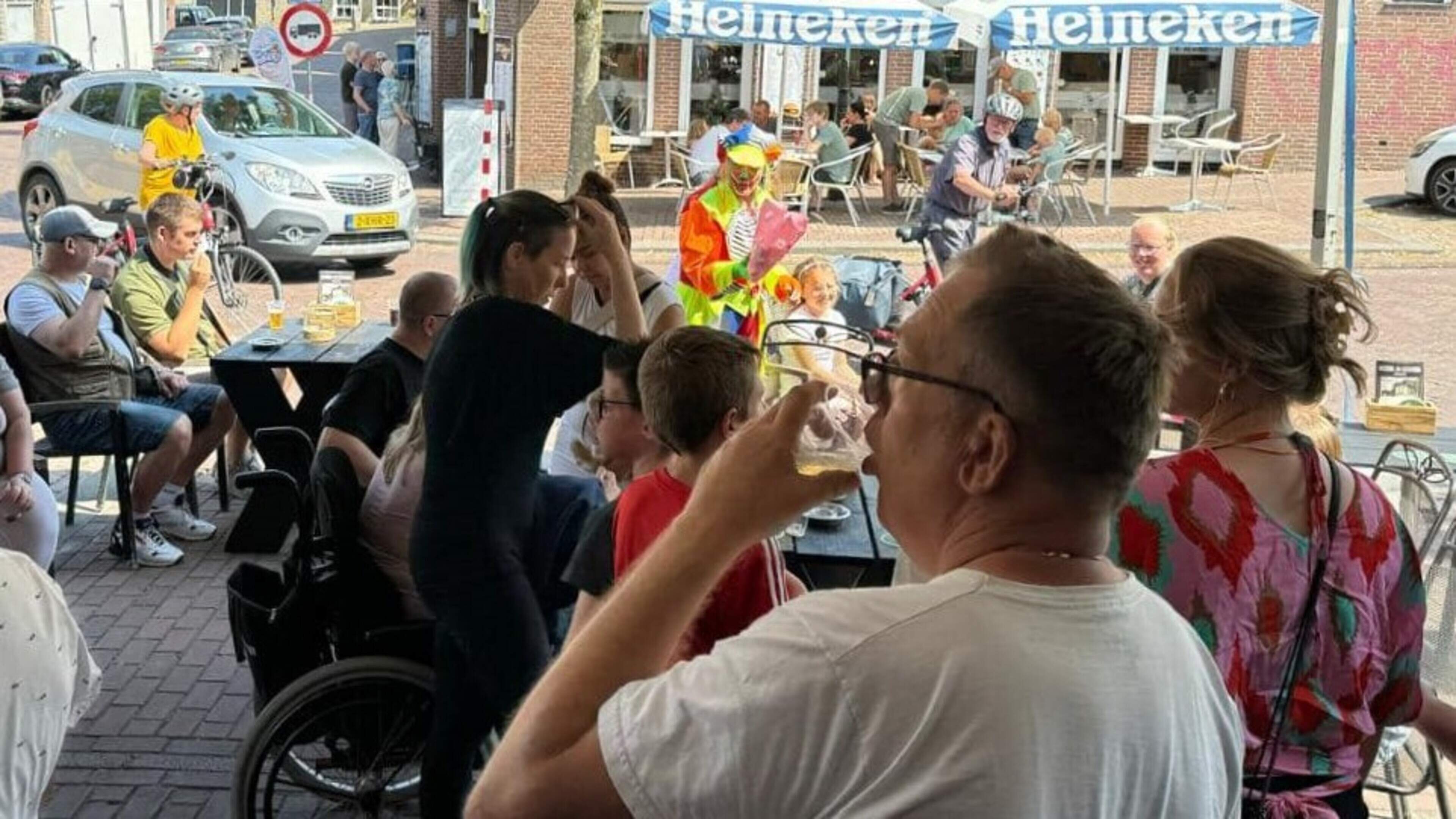 Rondje kermis voor cliënten zorginstelling Leekerweide in Wognum en zorgboerderij Pronkhof in Oostwo
