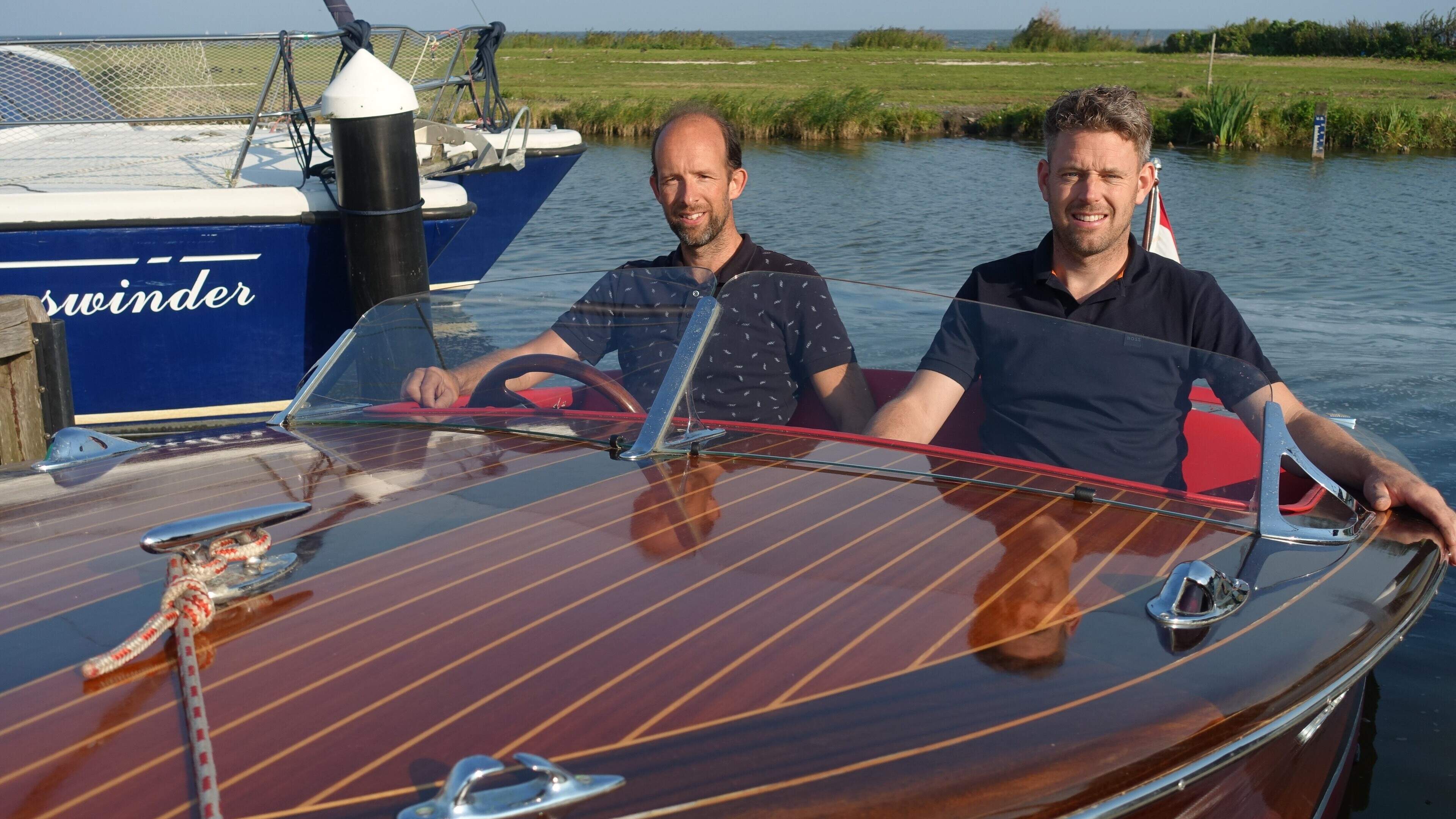 Antieke, klassieke speedboot? Nee: zelfgebouwd. En met een diesel als krachtbron