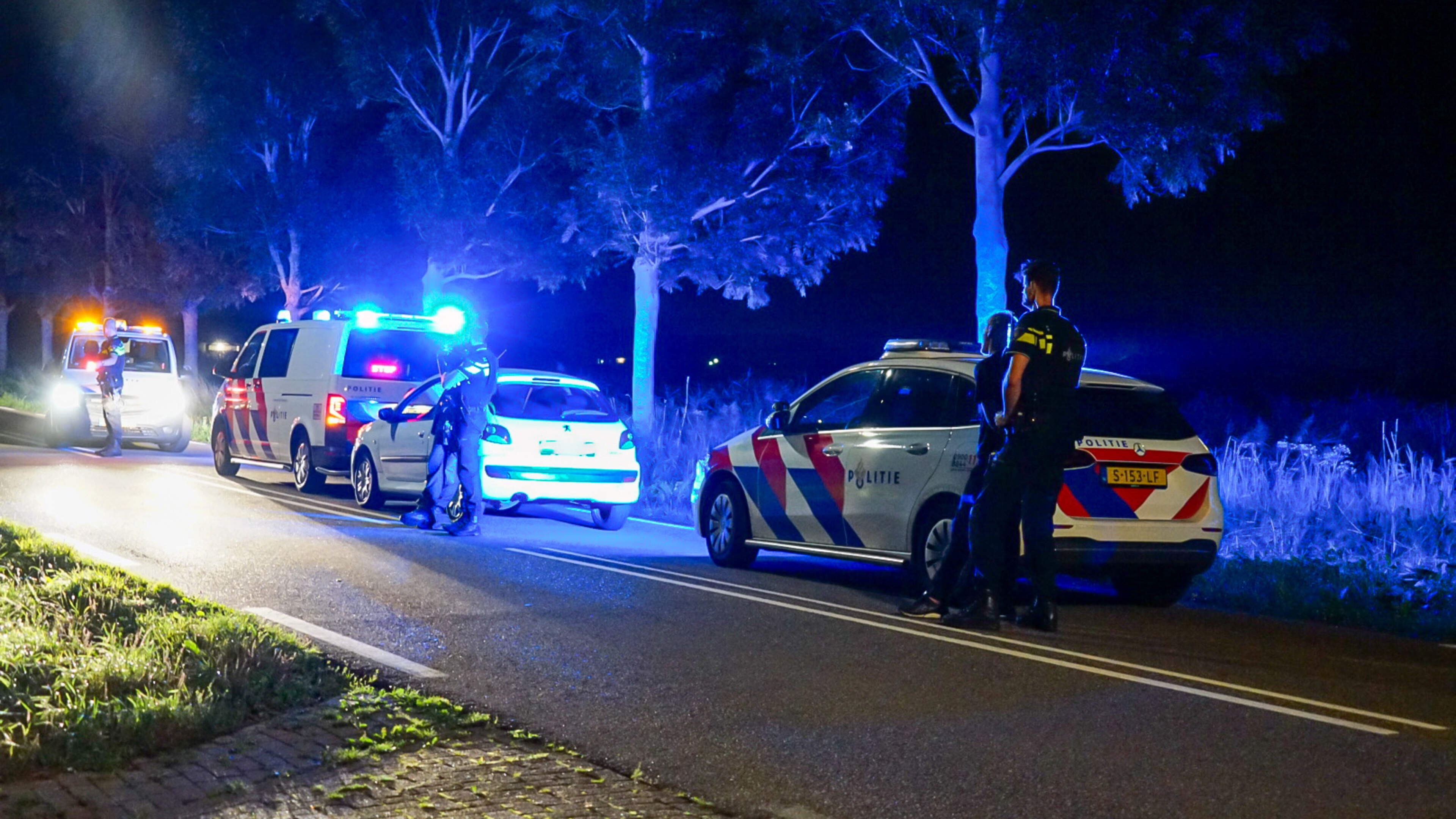 Beroving met vuurwapen in Wervershoof, verdachten (17 en 18 jaar) aangehouden [update]