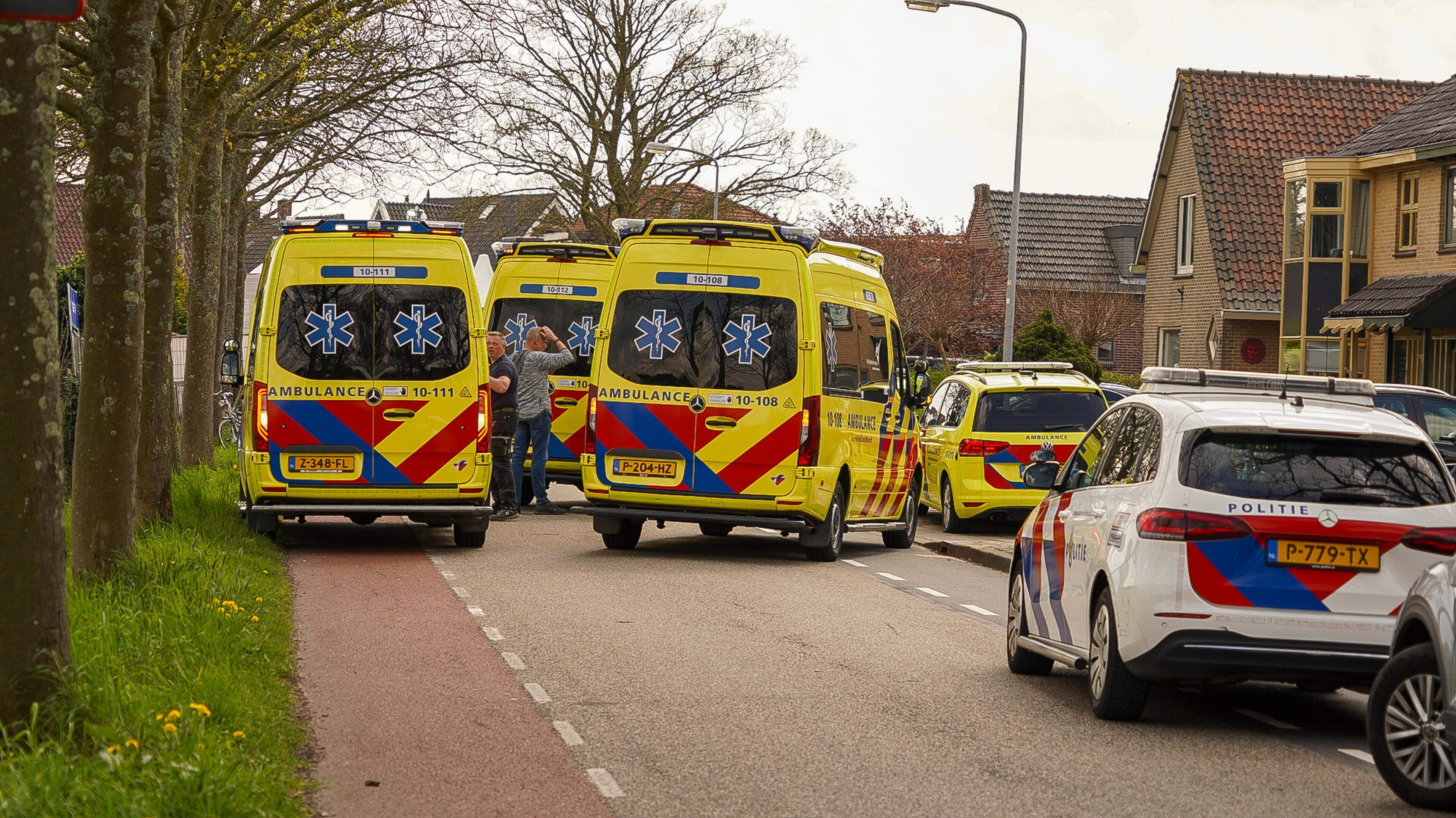 112-nieuws van 14 april: lange file op A9 door ongeval, man plast tegen politieauto