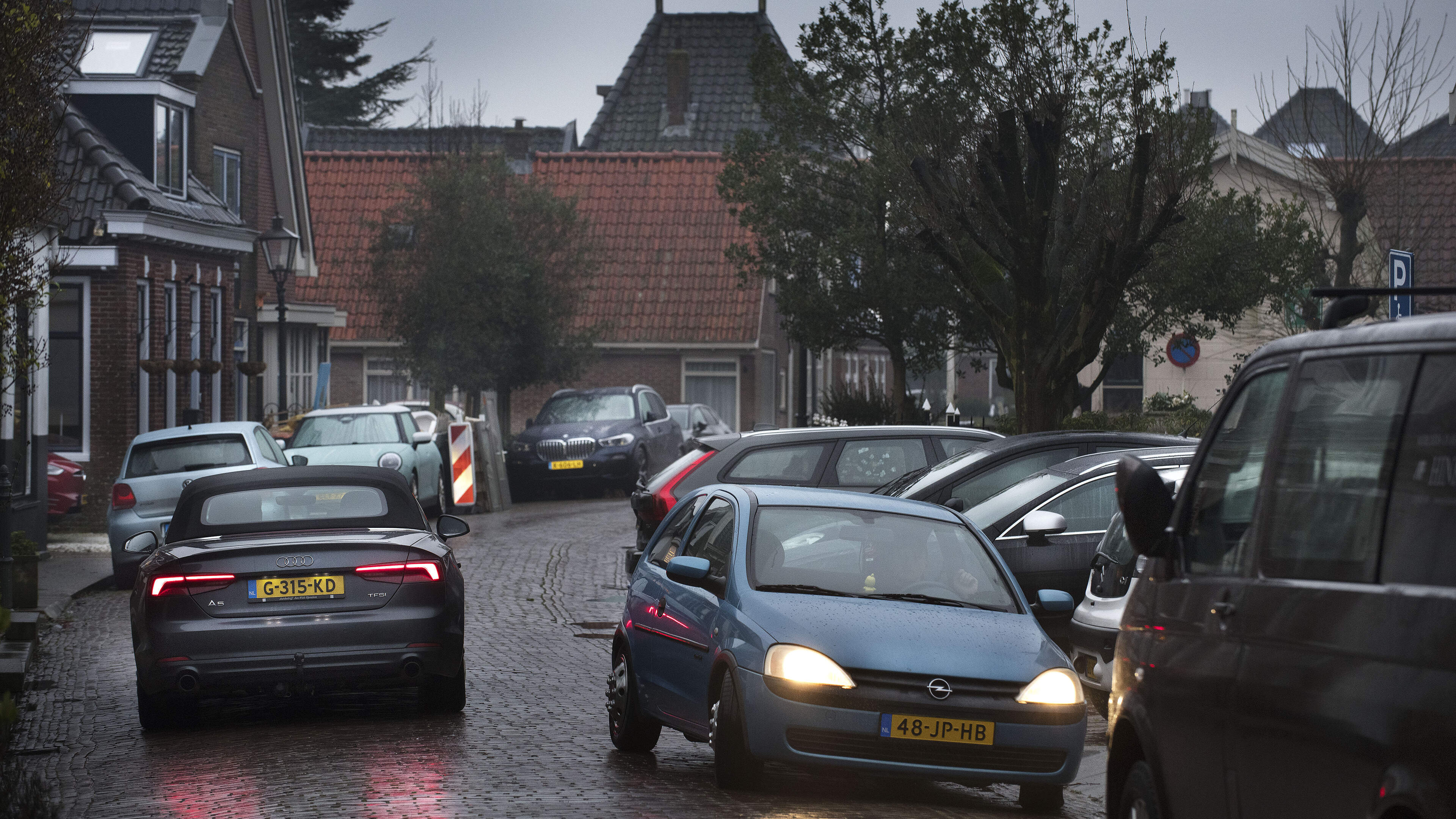 Eenrichtingsverkeer moet Dorpsstraat in Ilpendam veiliger maken: ’Een mooi begin, maar pak ook de sn