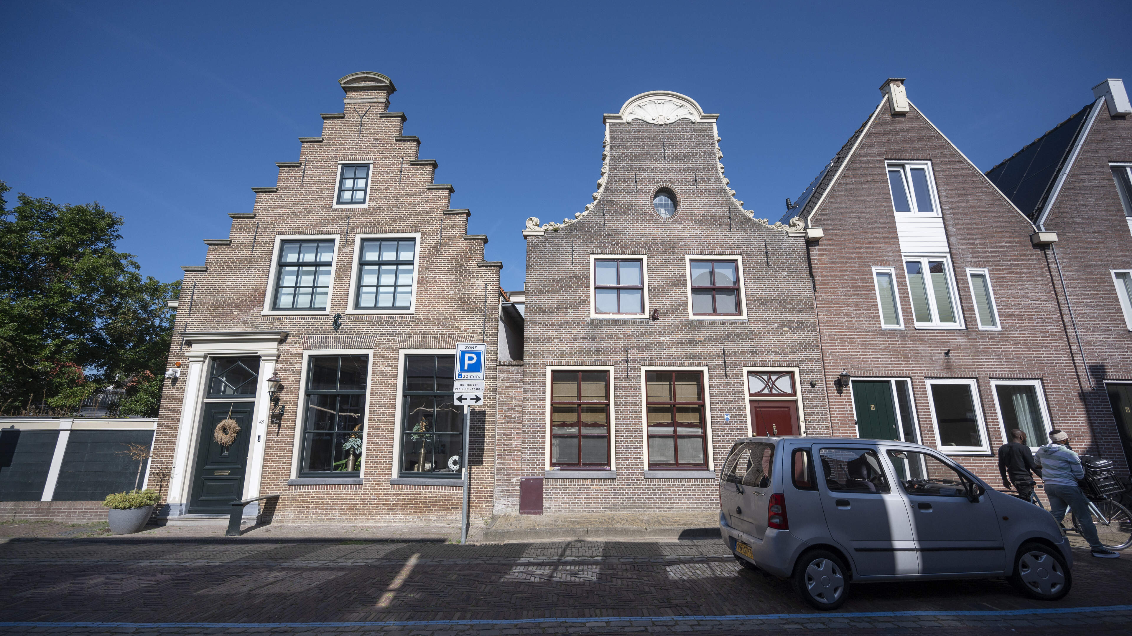Wethouder kan niets doen tegen ’aantasting smurfendorp Monnickendam’: ’Het is nu eenmaal de wet’