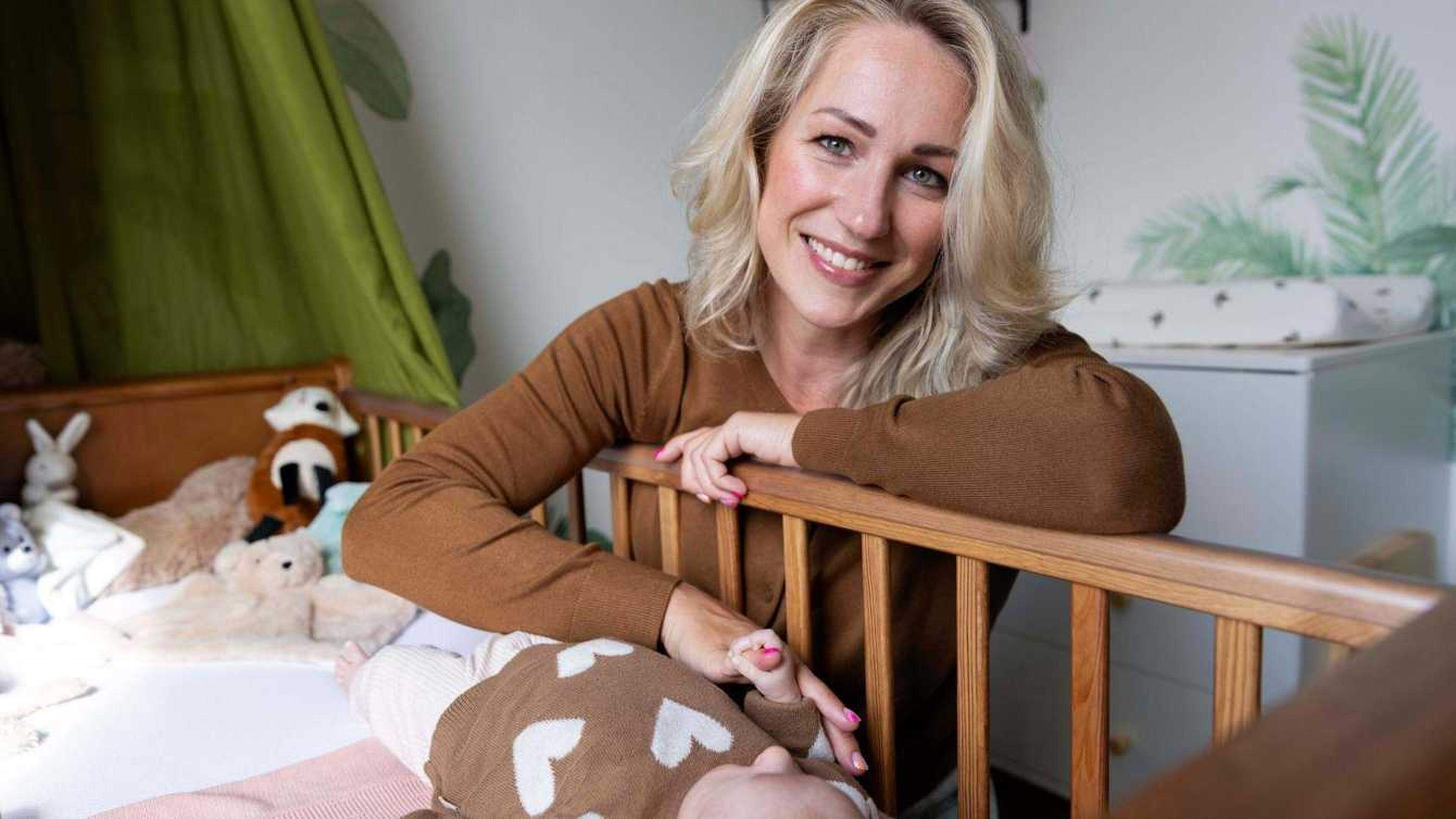 Linda (38) uit Volendam kreeg een kind met John en Hein: ‘Ik had nooit kunnen bedenken dat mijn kind