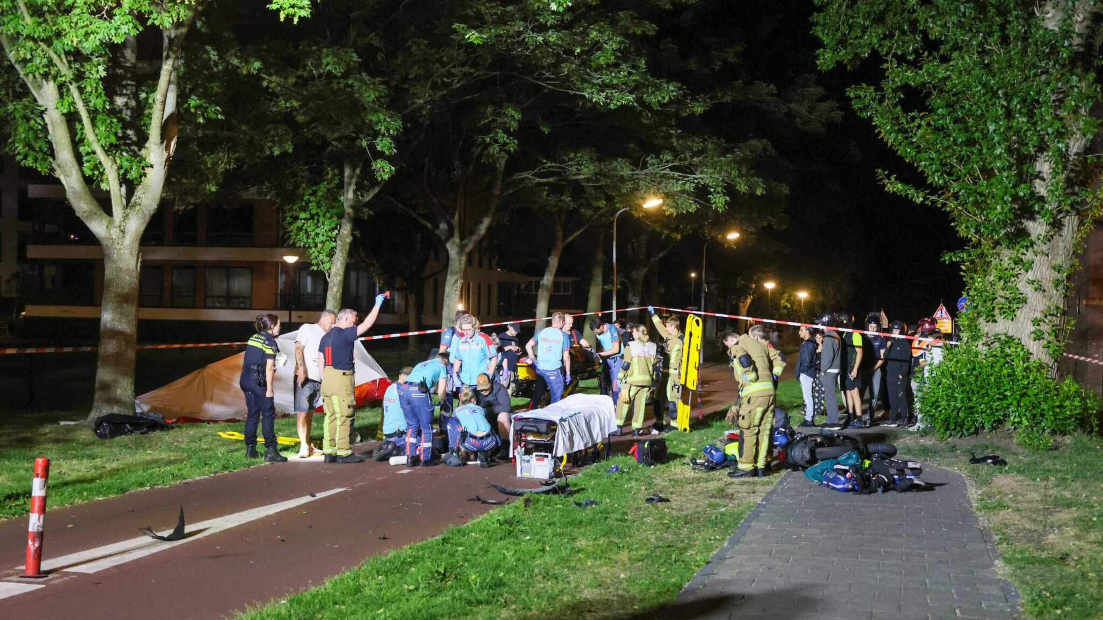 Two scooter riders injured after hitting a bollard in Beverwijk