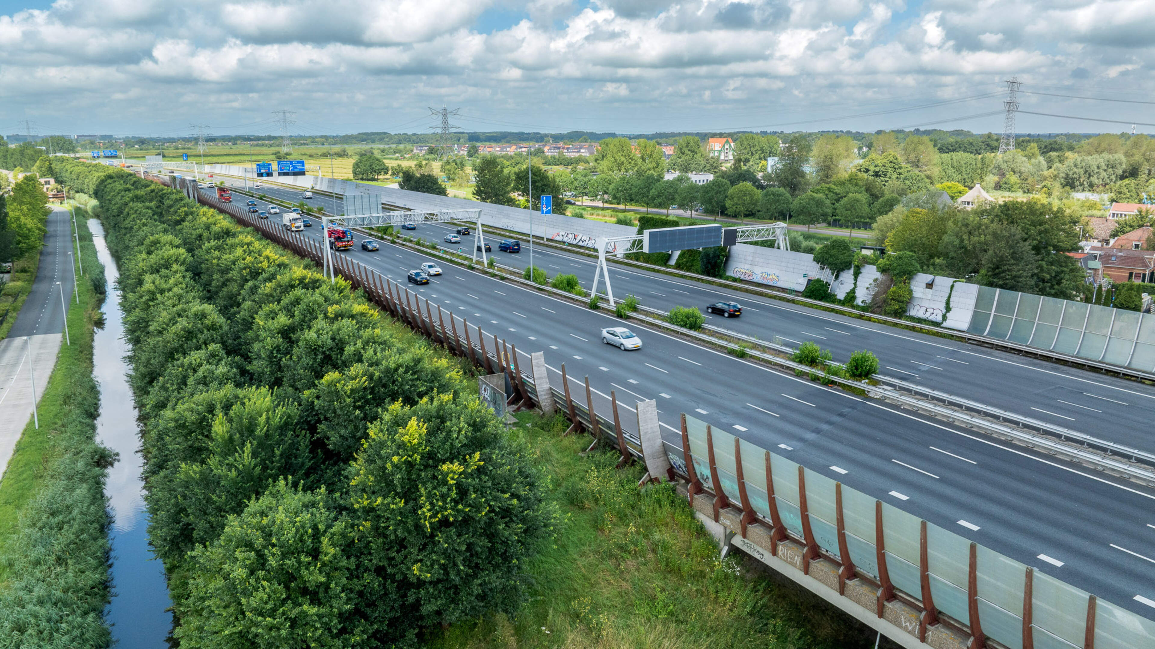 Uren vaststaan op de ring A10 door afsluitingen, filelezer Heleen de