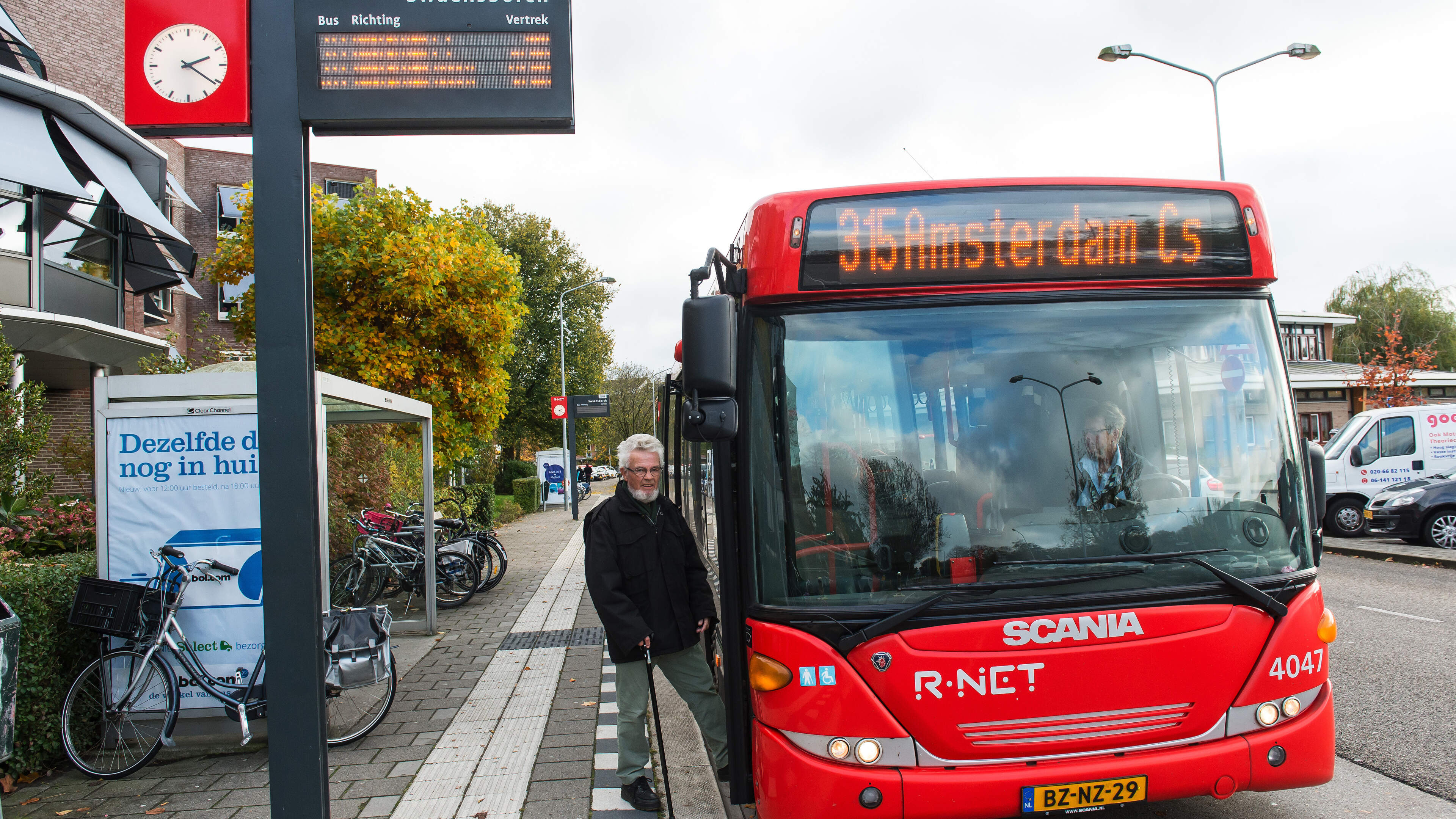 Raad Waterland eert overleden oud-politicus en ov-strijder Maarten Verweij (91)
