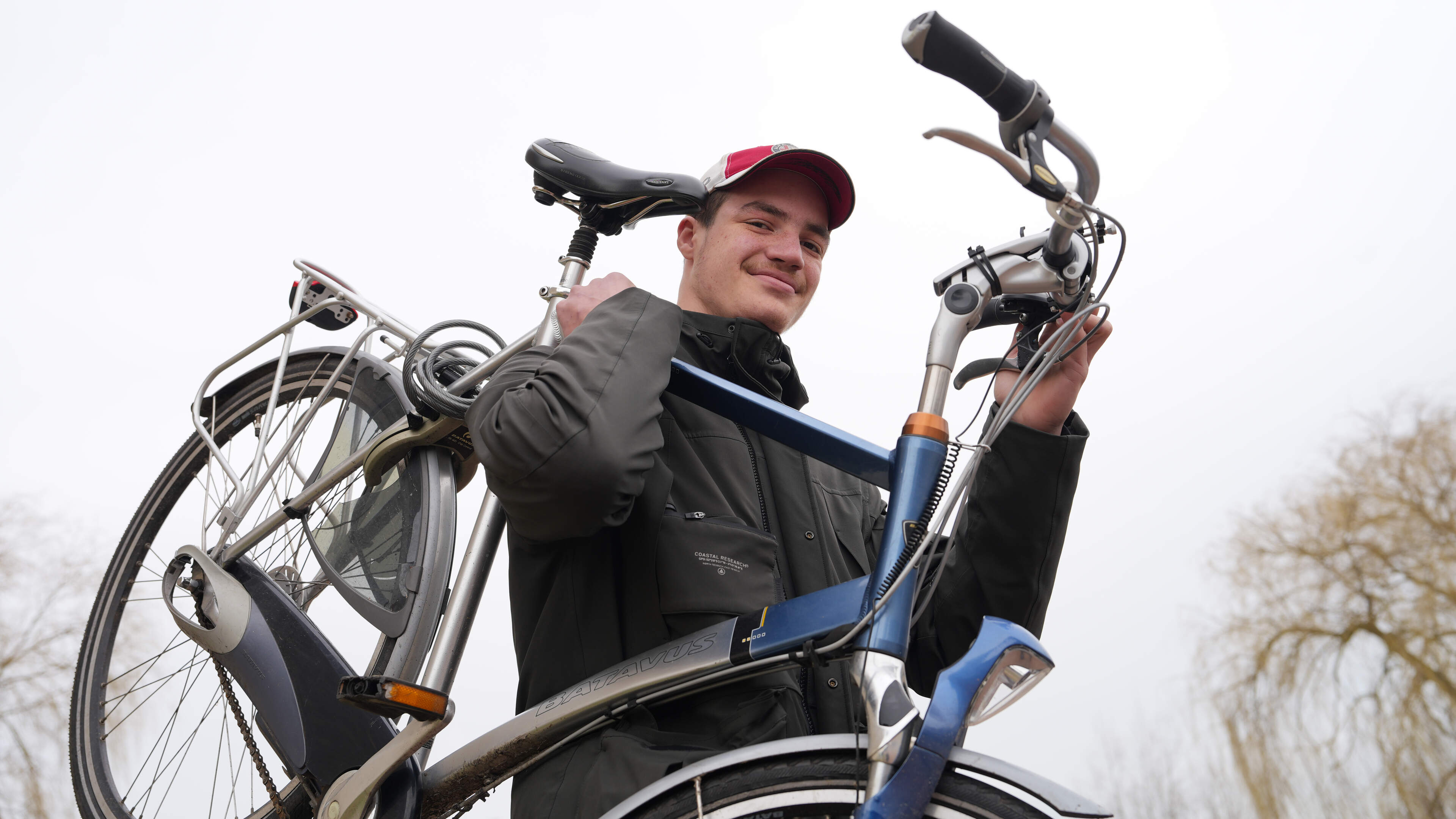 Tyrone Lak (20) from Zaan cycled 185km to Germany for a schnitzel: ‘They’re just prepared better there’