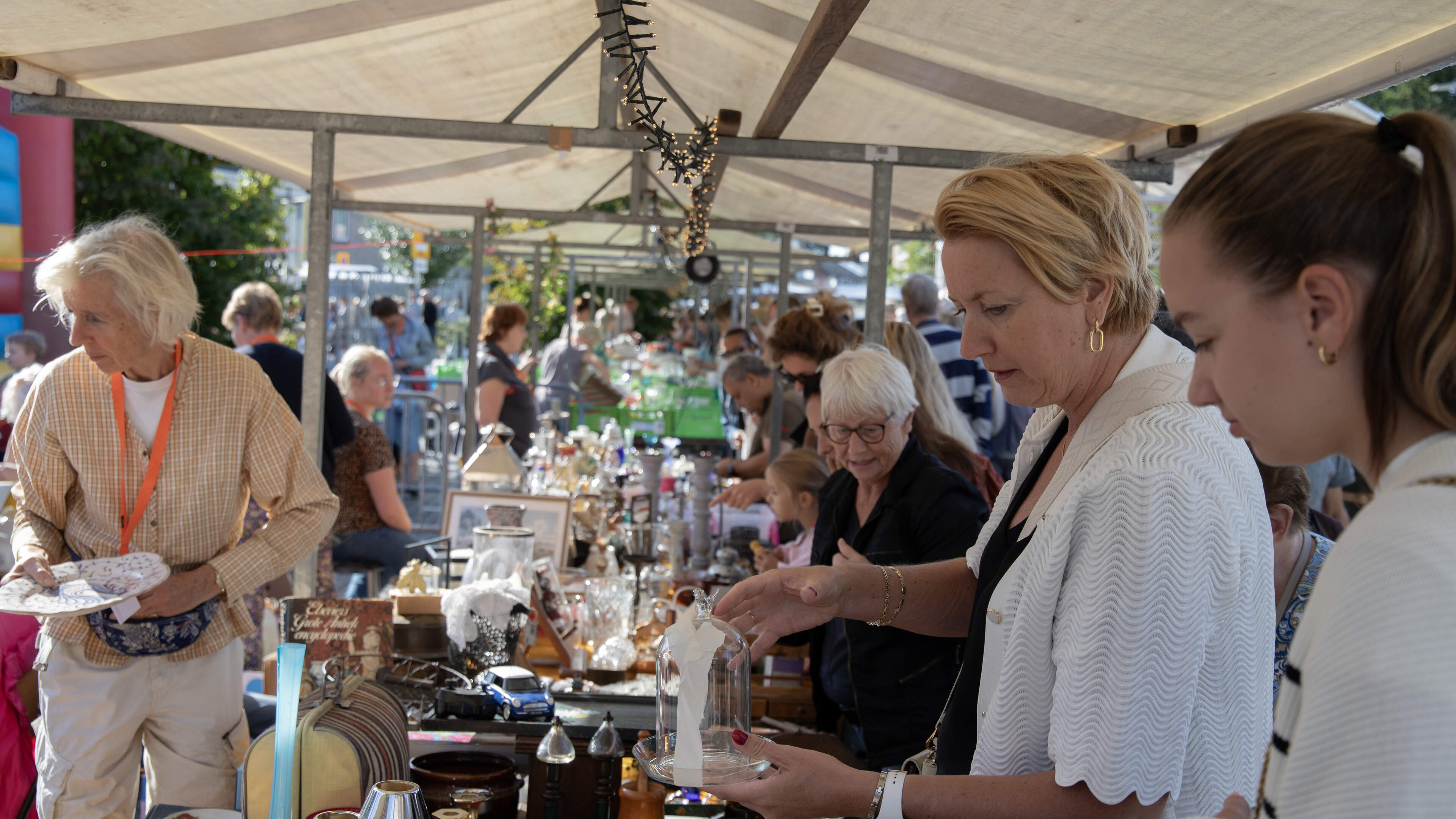 Rommelmarkt Monnickendam breekt weer records: meer bezoekers, hogere opbrengst