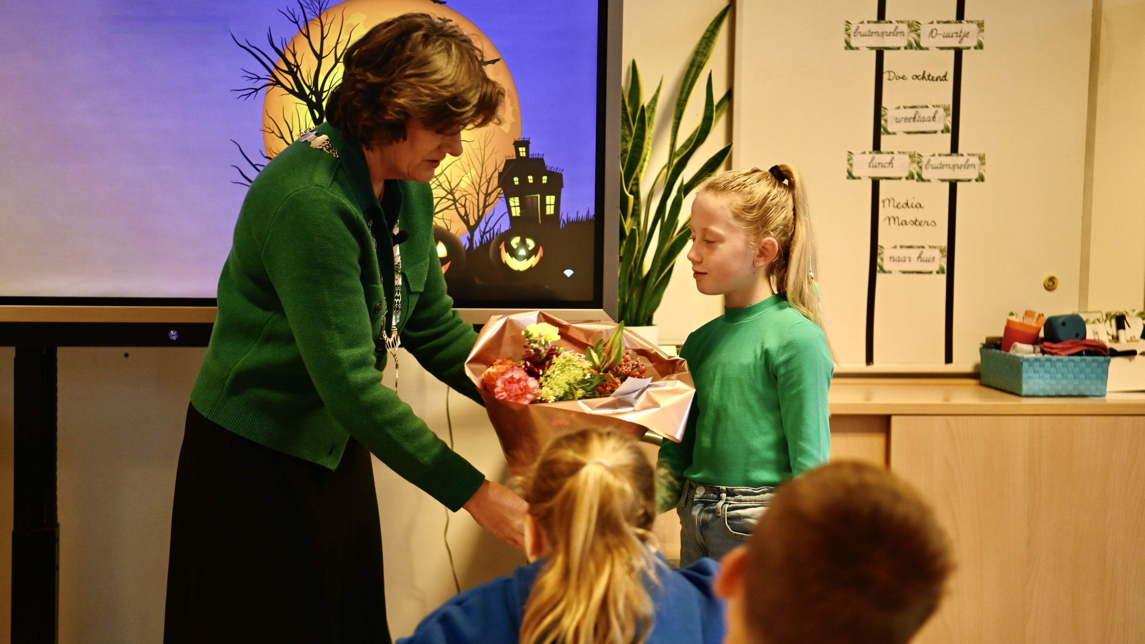 Gemeente Waterland benoemt Caitlin Groot (9) uit Marken tot kinderburgemeester
