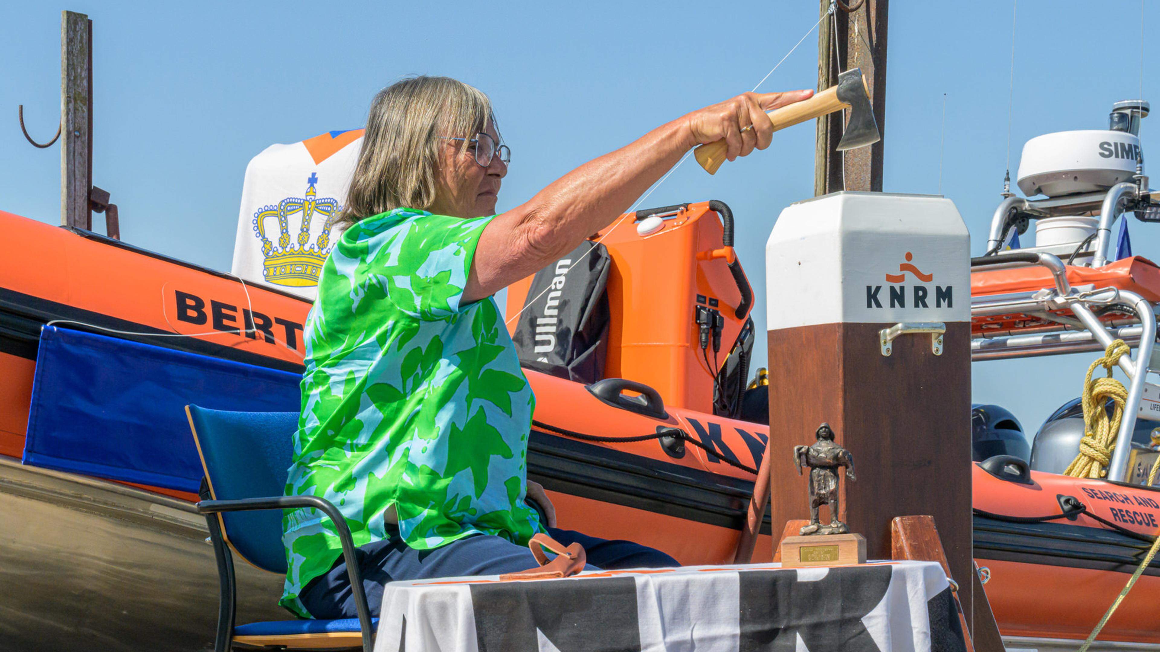 Gulle geefster Bertien mag haar eigen naam geven aan nieuwe reddingsboot van Marken