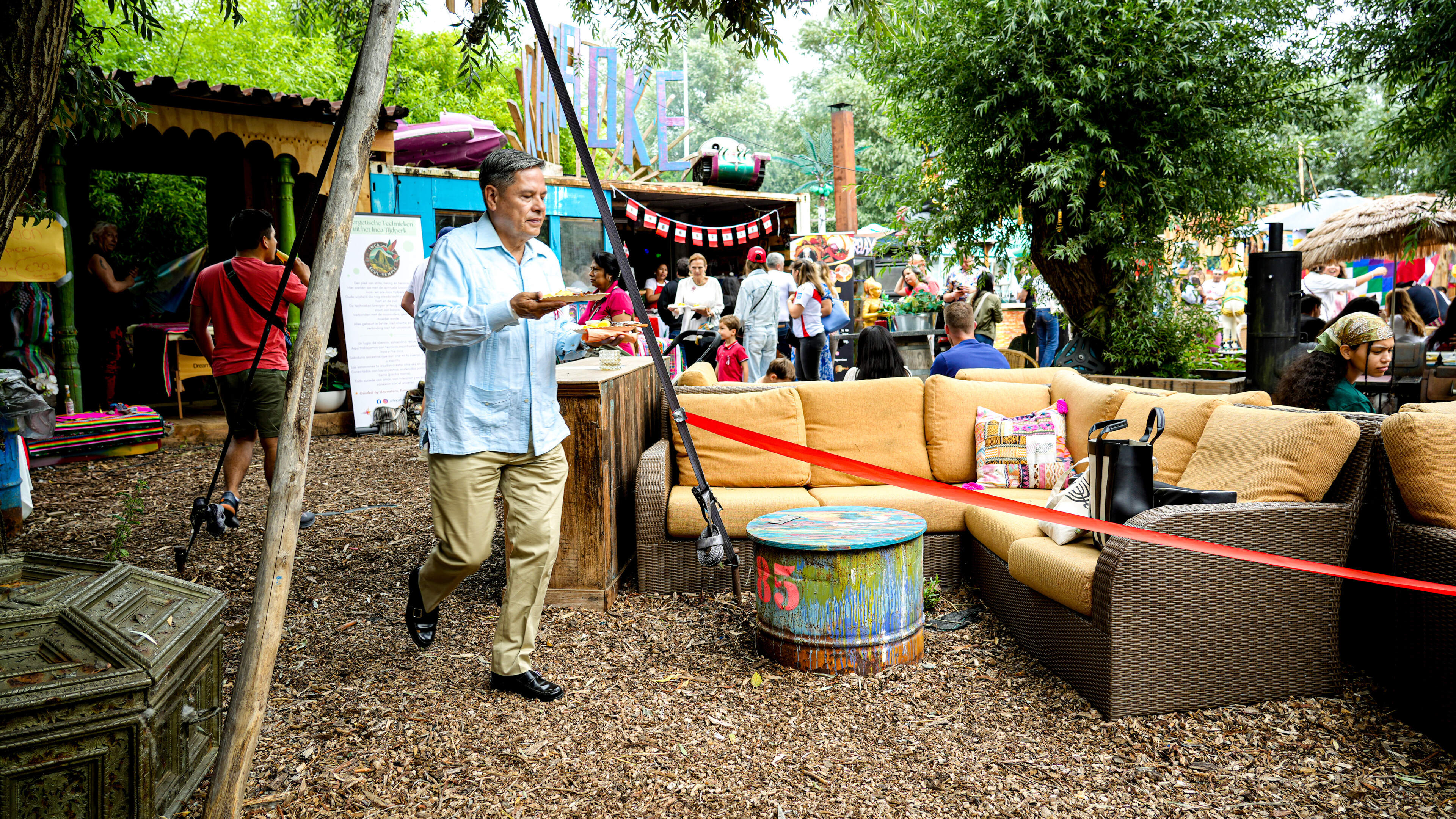 Overal rood-wit en liters Inca Kola op Peruaanse feestdag in Wormerveer. ’Ik heb er geen woorden voo