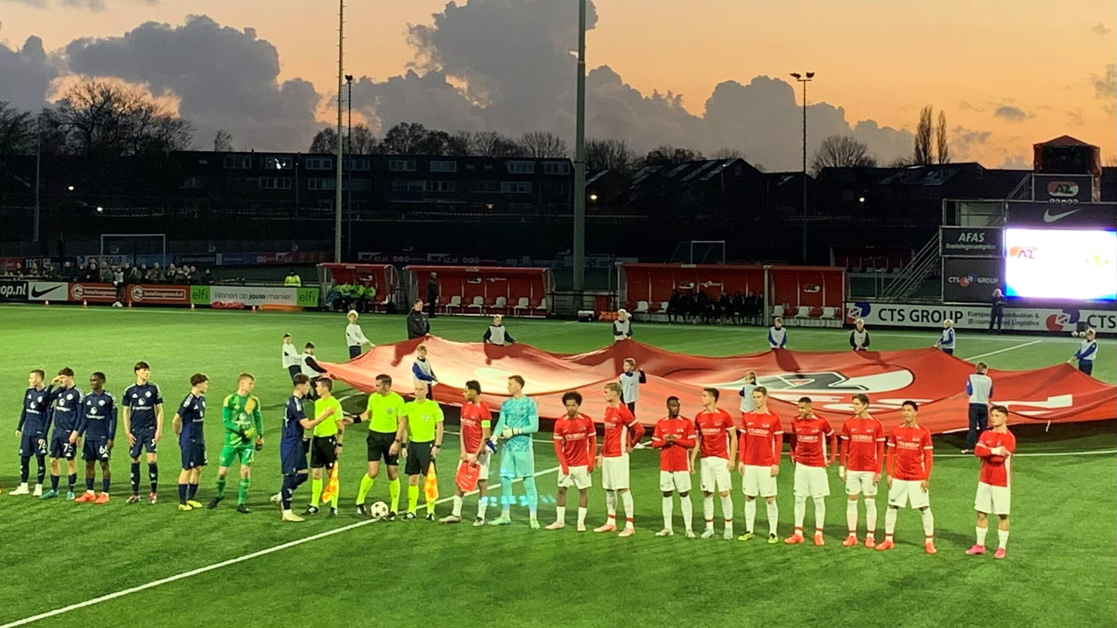 AZ komt blunder te boven en klopt Manchester United