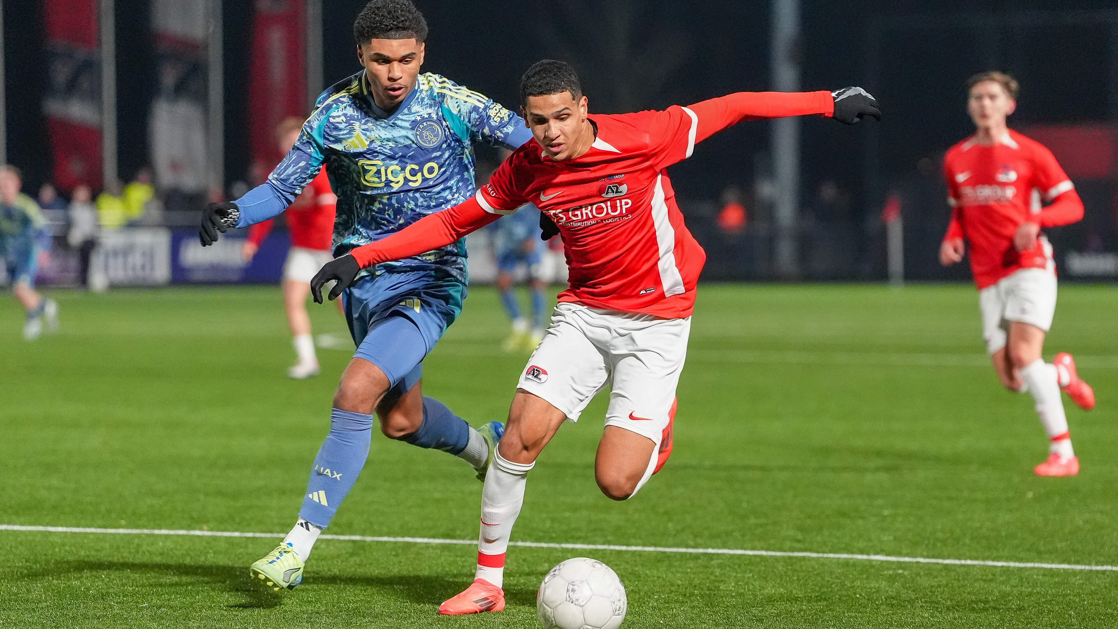 Droomdebuut voor 18-jarige aanvaller Jong AZ: meteen het winnende doelpunt