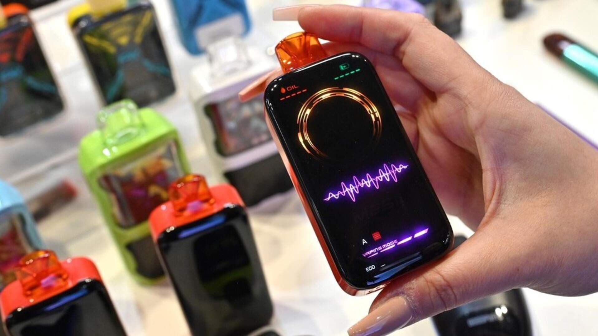 Met de smartvape kunnen jongeren appen, gamen en vapen tegelijk: 'We zien  jongeren lood uitplassen'