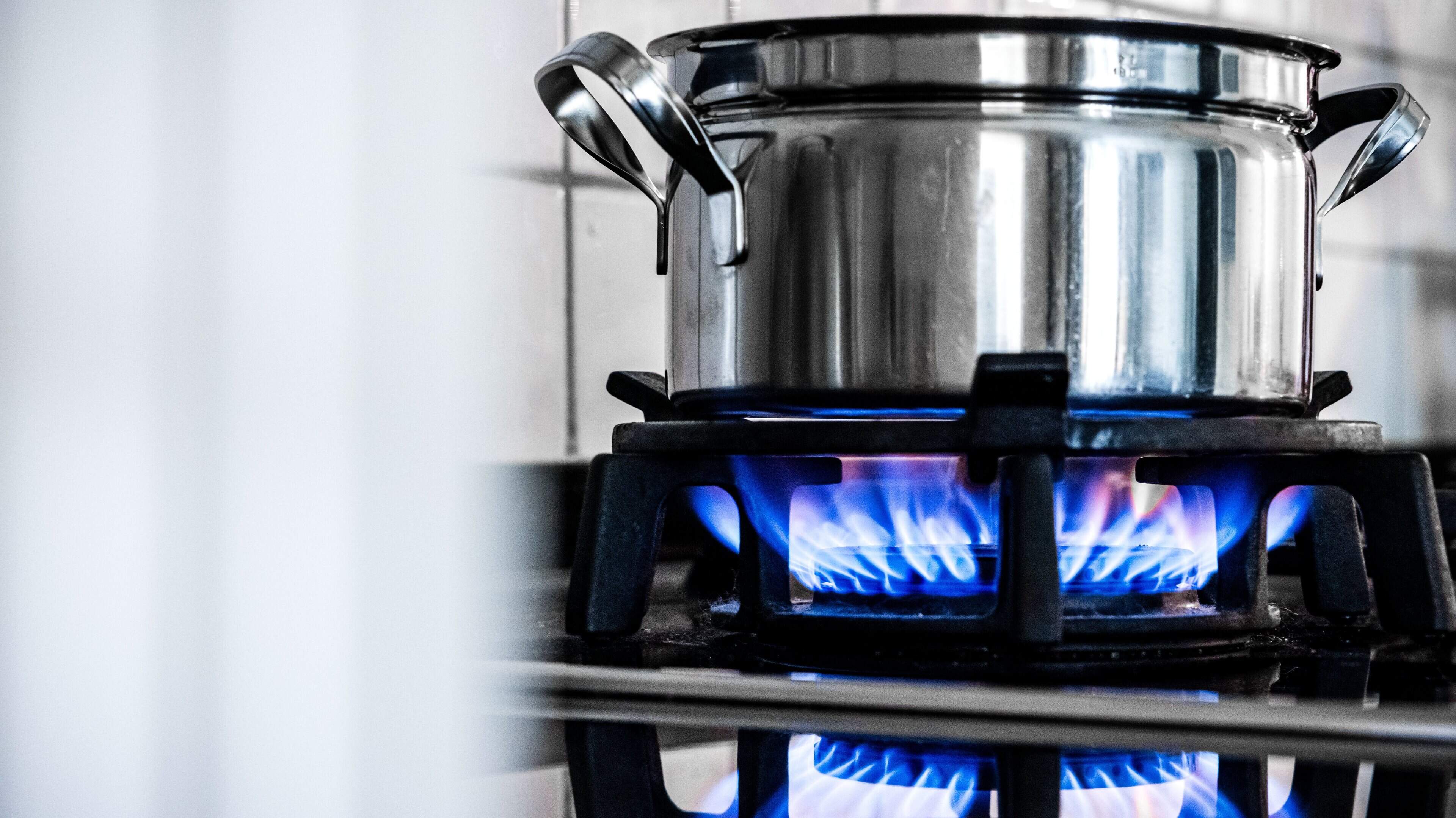 Fill up your tank soon, advises the Consumers' Association